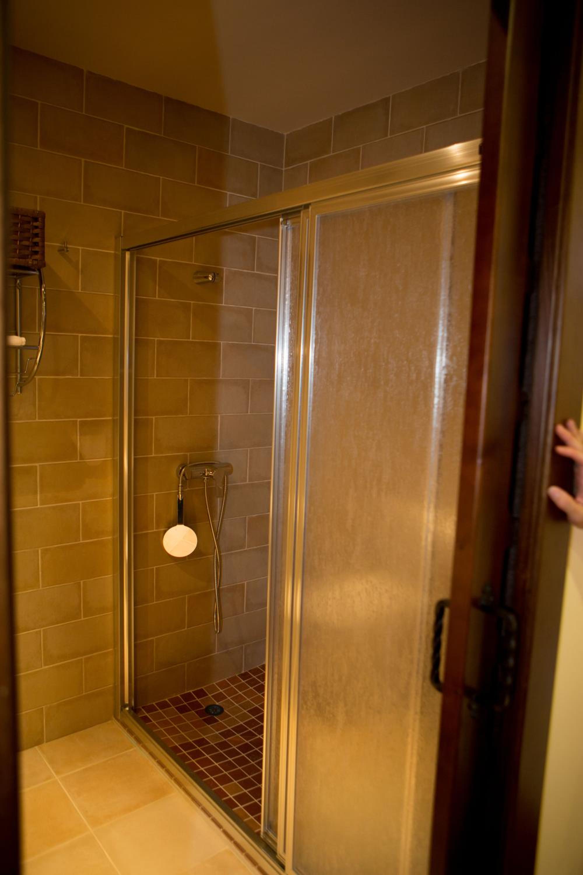 Three-Bedroom Apartment - Photo 4