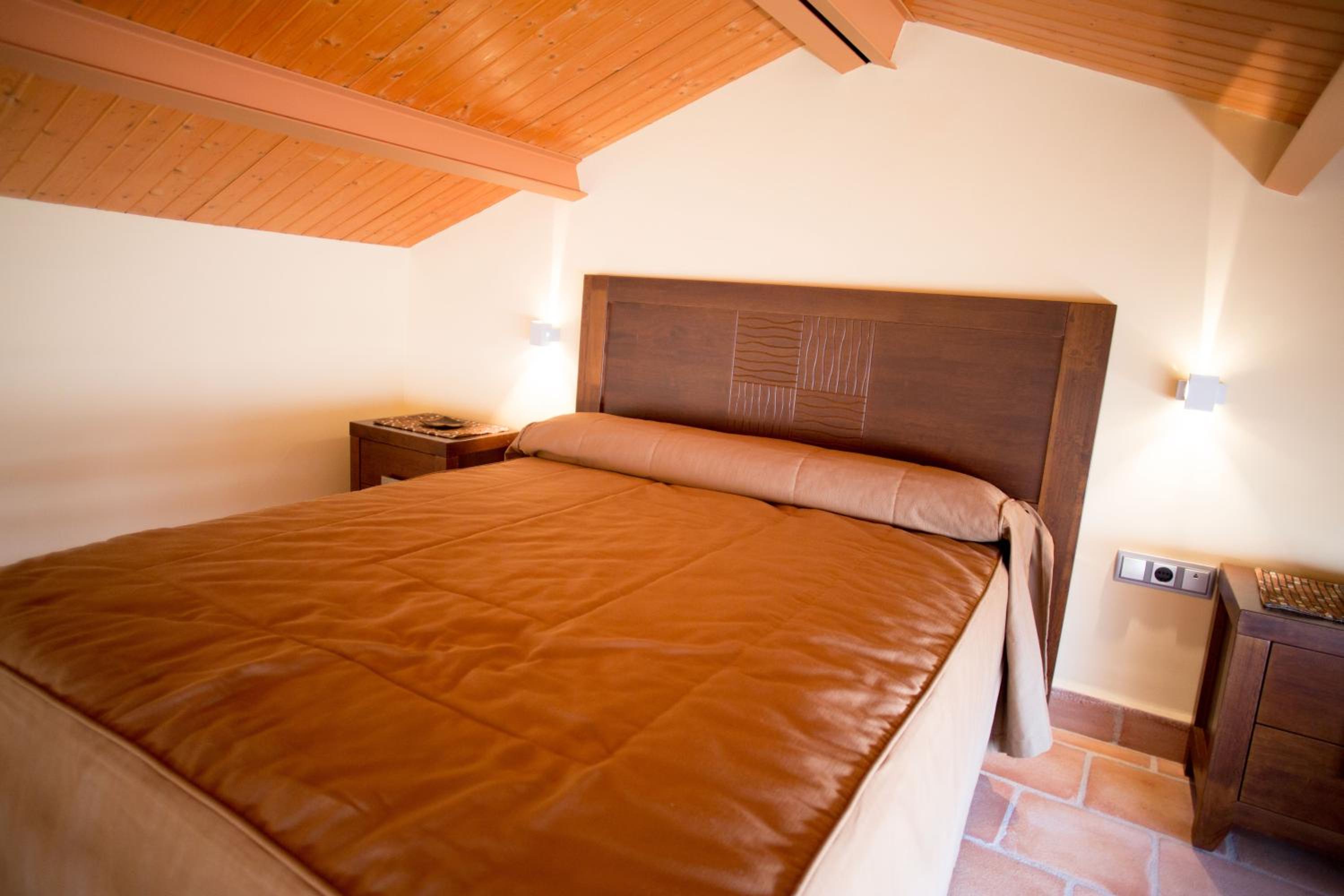 Three-Bedroom Apartment - Photo 10