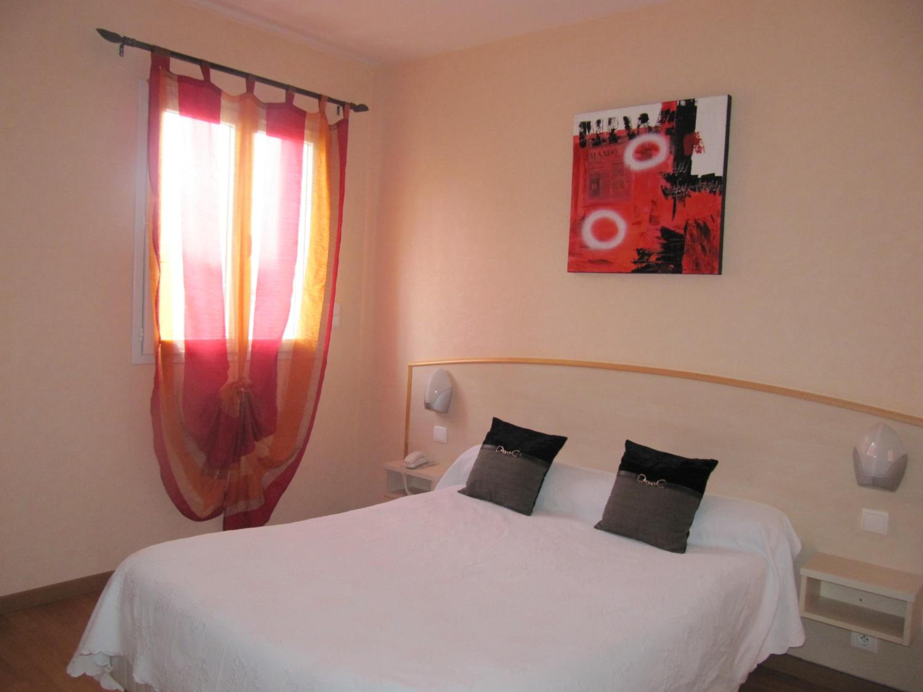 Double Room - Photo 7