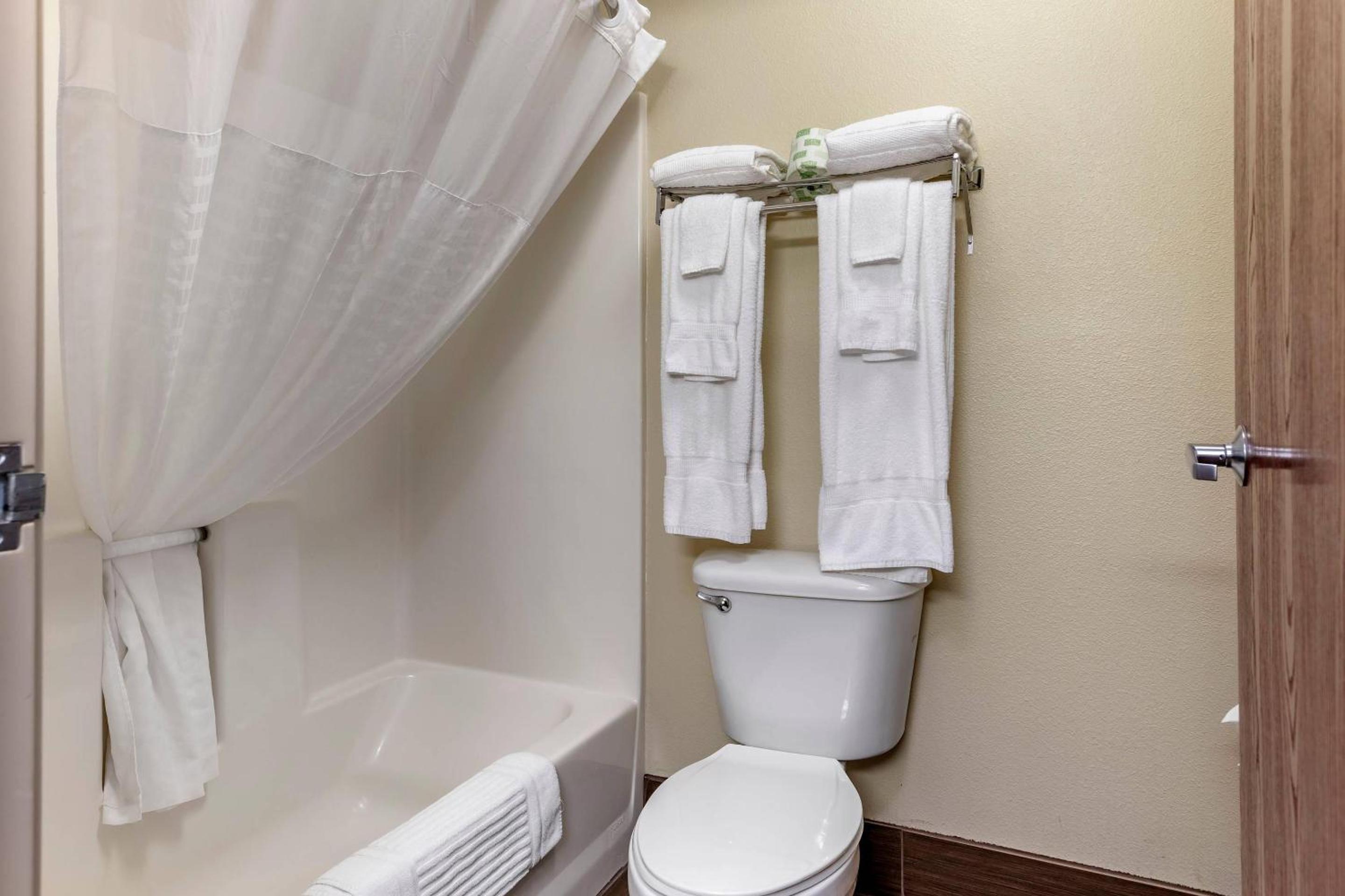 Queen Suite with Two Queen Beds - Non-Smoking - Photo 1