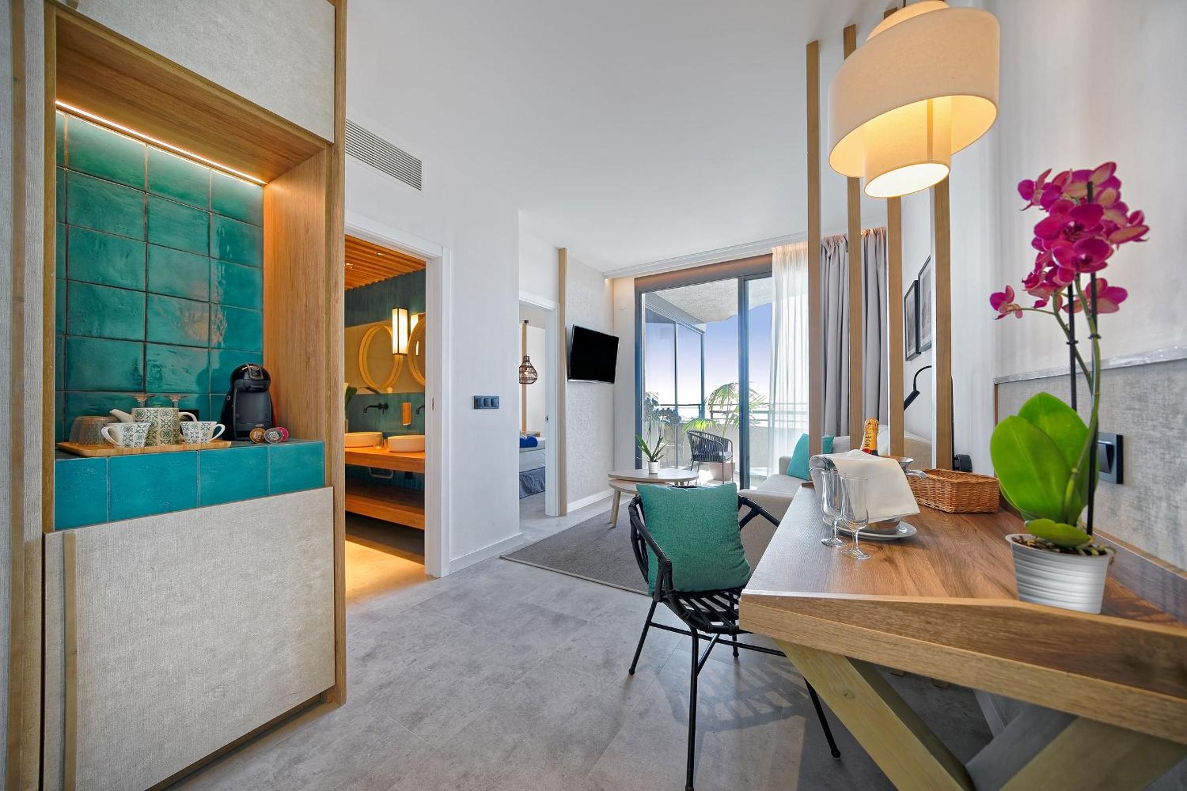 Excellence Suite Pool View thumbnail 5