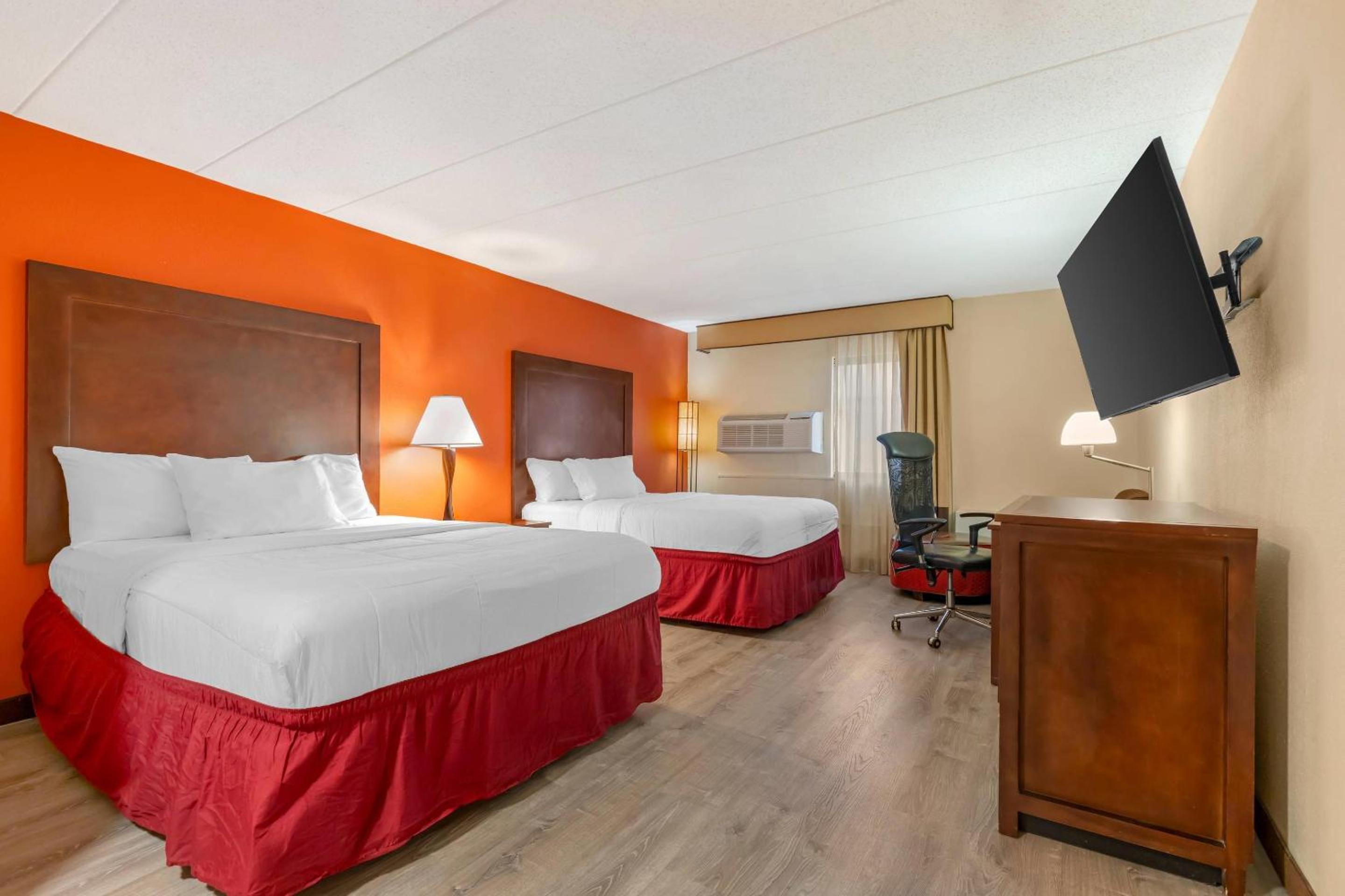 Two Queen Size Beds Nonsmoking - Photo 2