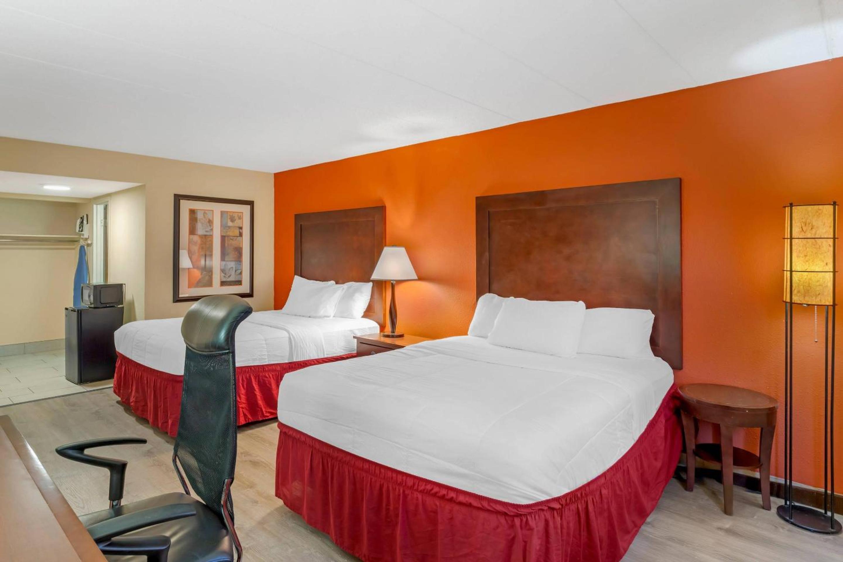 Two Queen Size Beds Nonsmoking - Photo 3