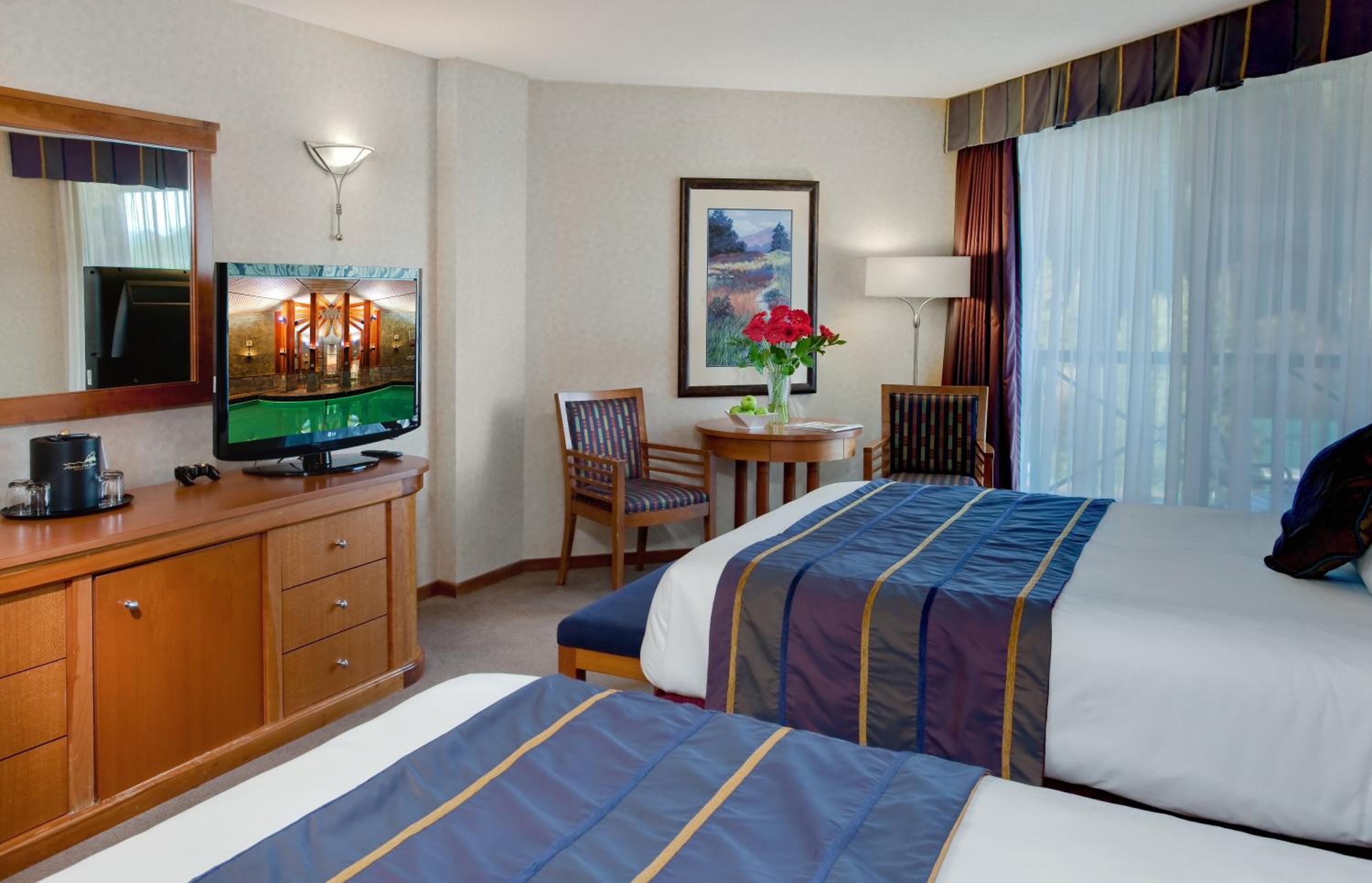 Queen Room with Two Queen Beds and Mountain View - Photo 1