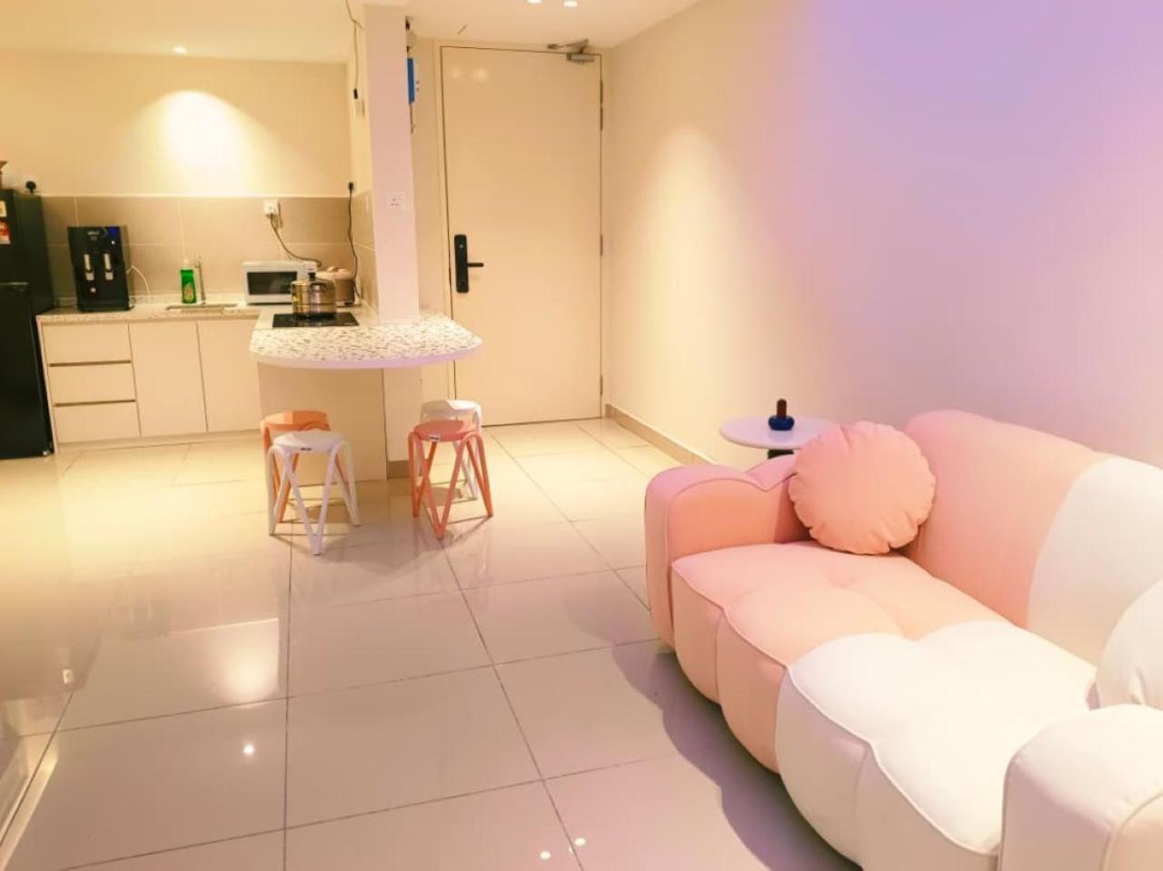 Apartment with Balcony photo 2
