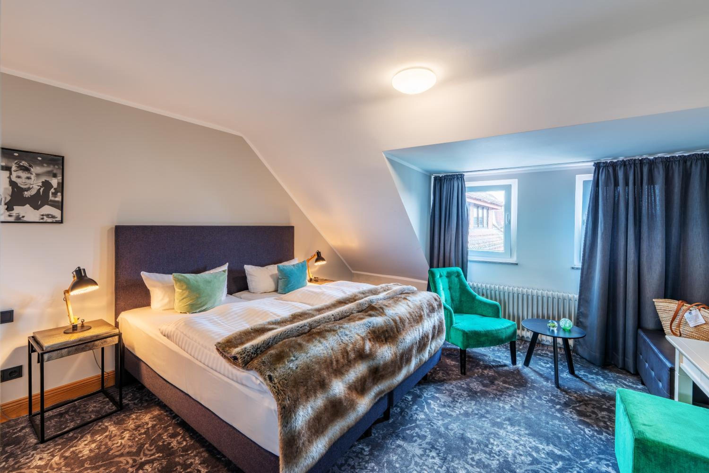 One-Bedroom Suite thumbnail 5
