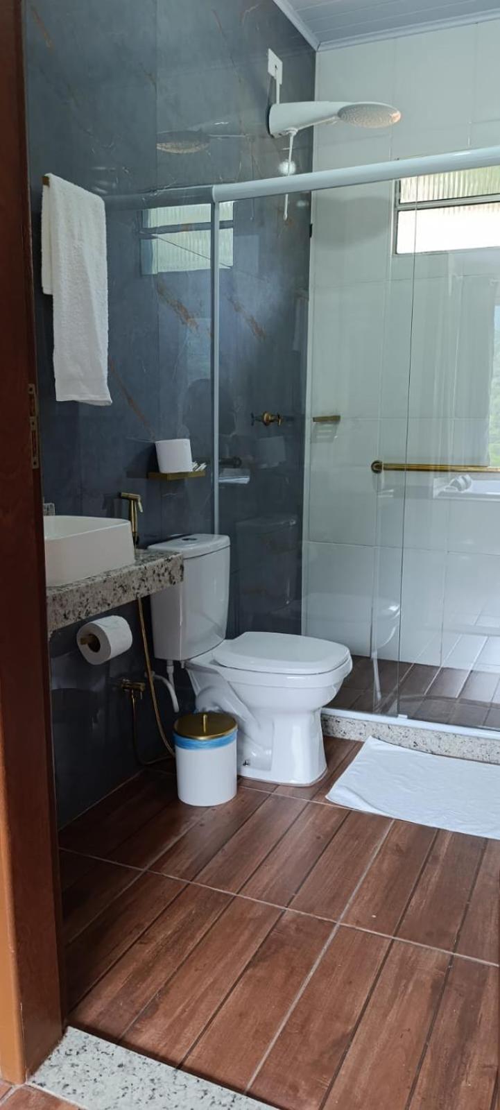 Deluxe Suite with Spa Bath photo 3