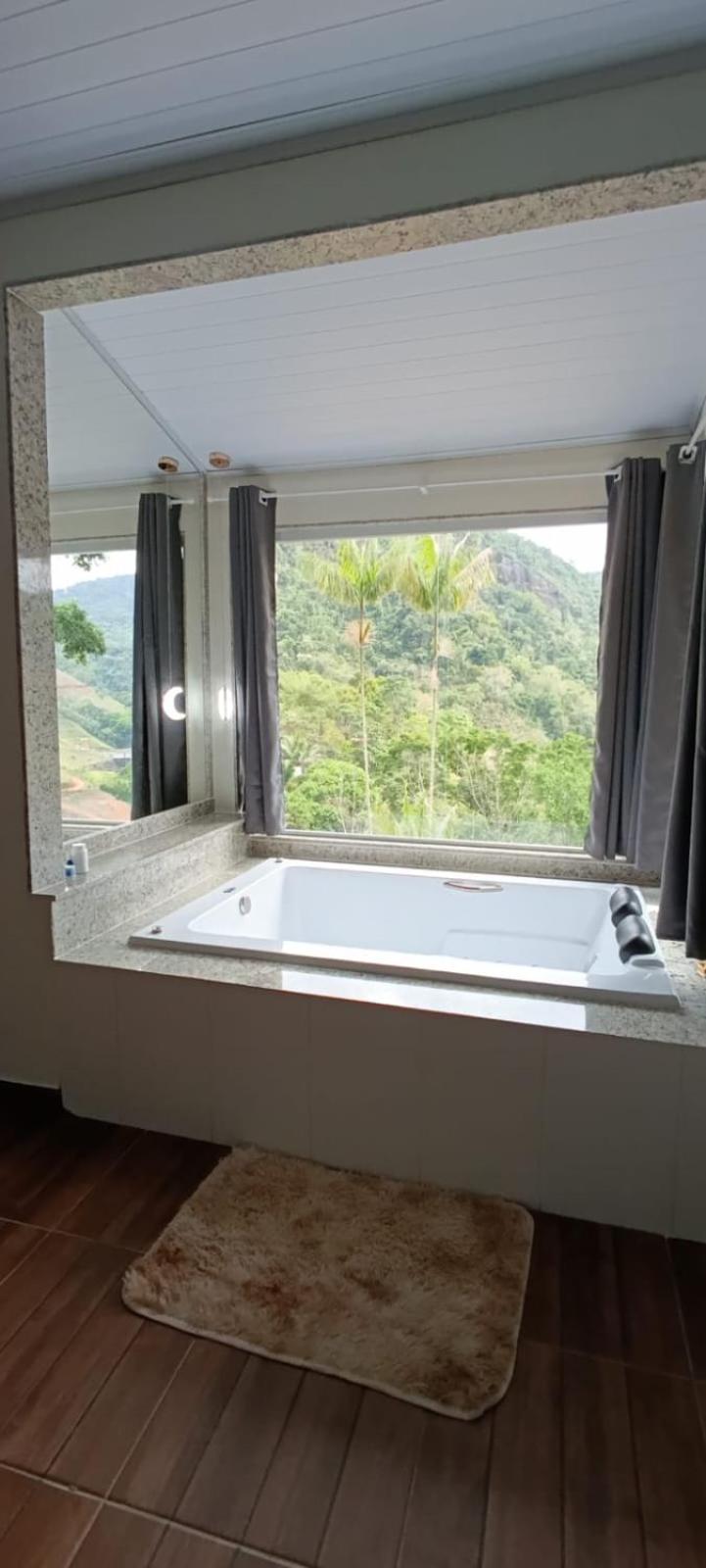 Deluxe Suite with Spa Bath photo 1