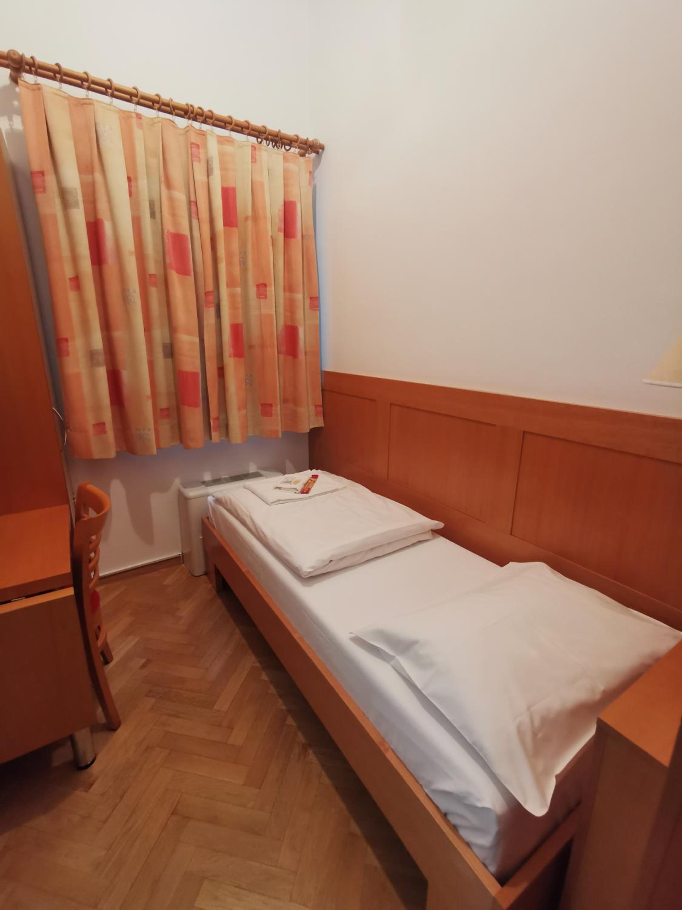 Small Single Room photo 1