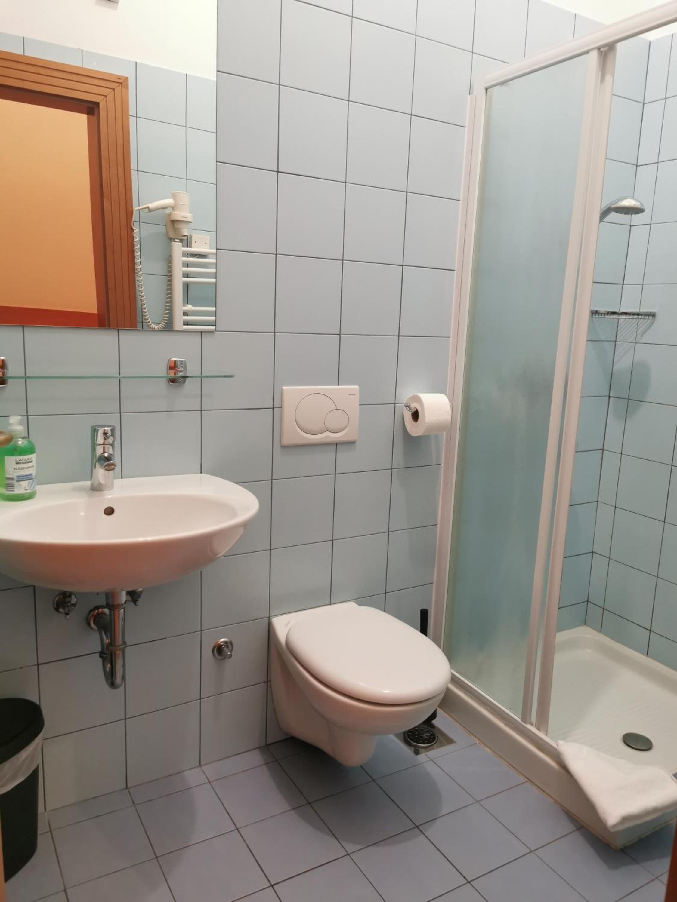Small Single Room photo 3