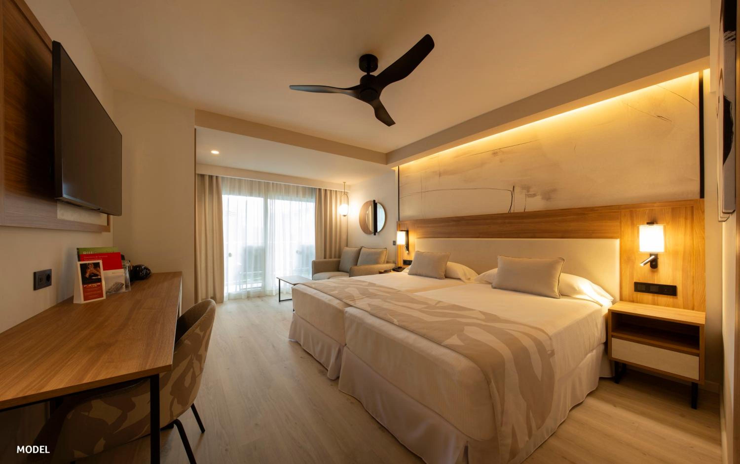 Double Room with Balcony and Side Sea View