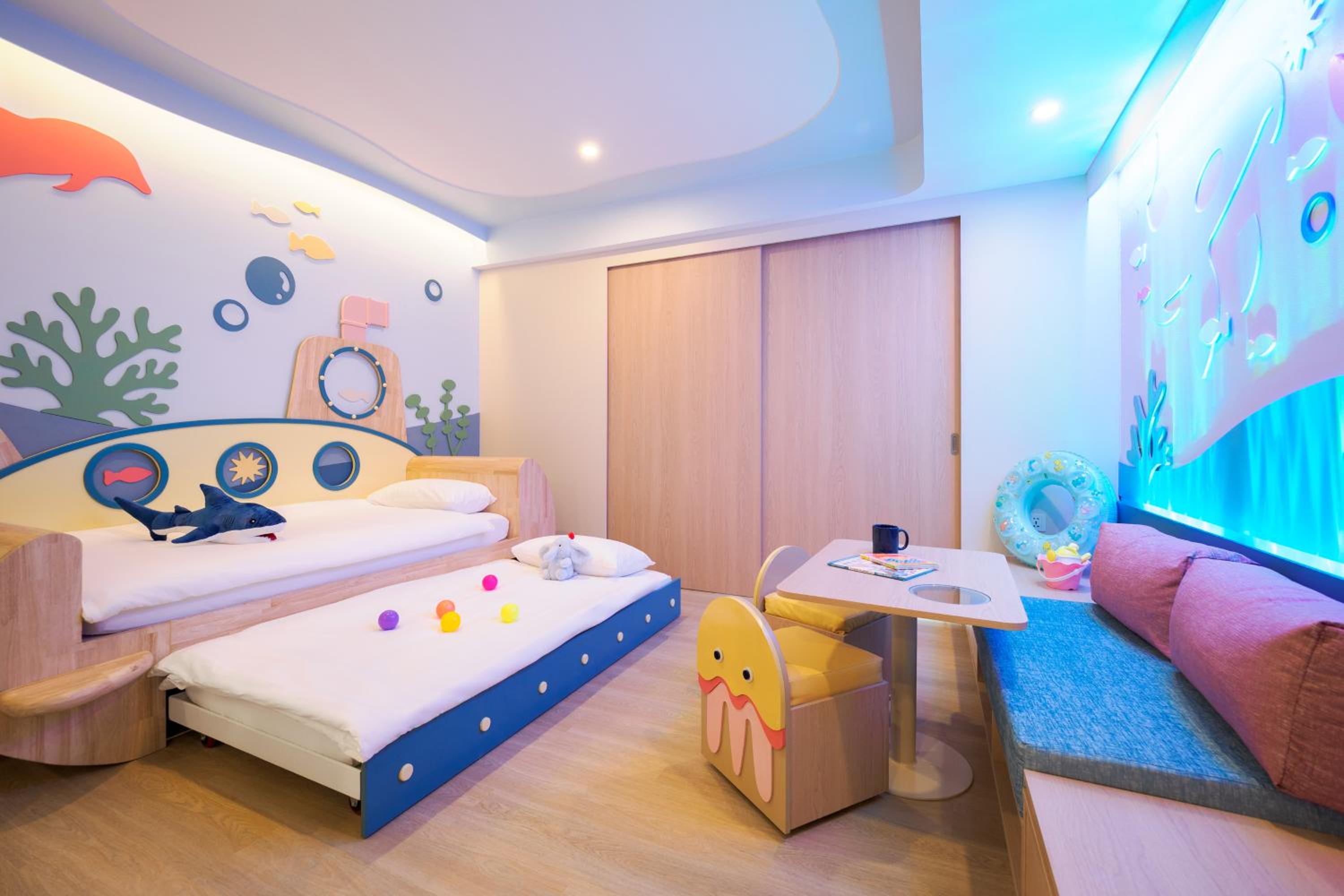 Family Room (Vhari Wing) - Photo 1
