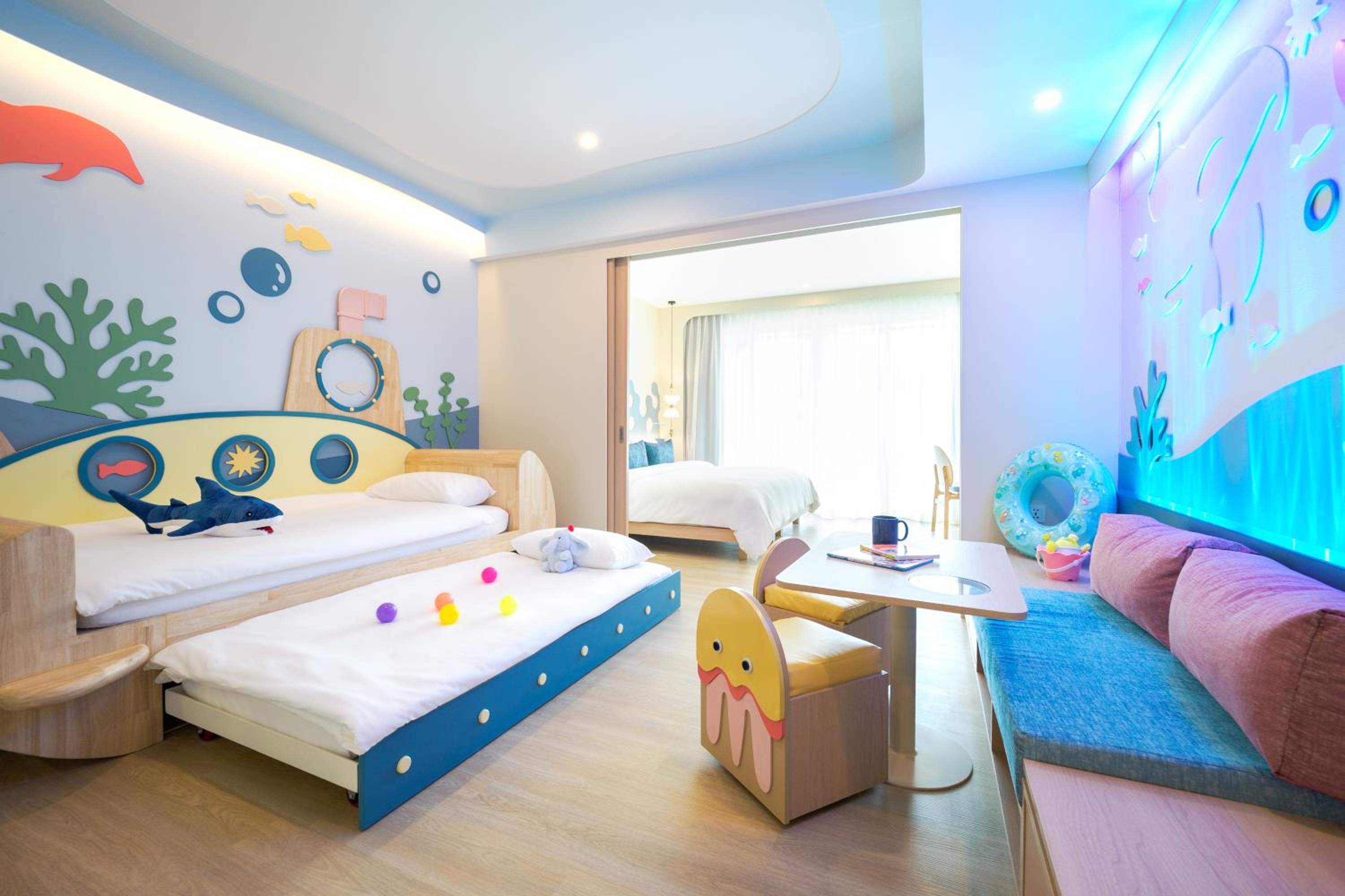 Family Room (Vhari Wing) - Photo 4