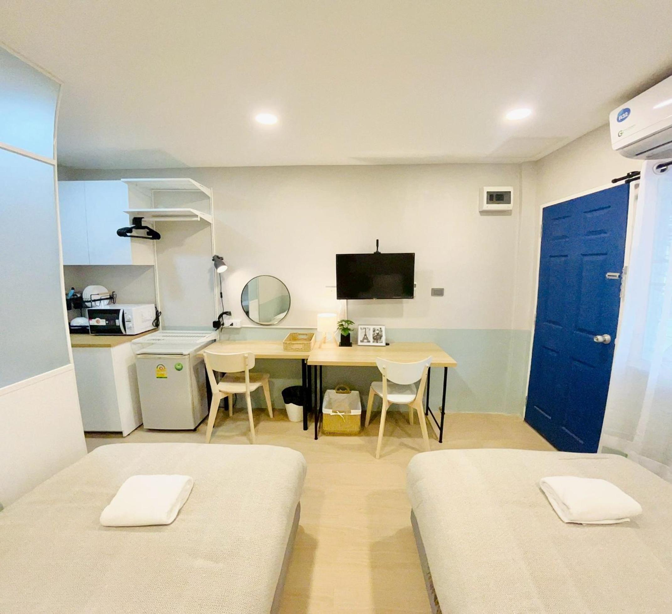 Studio Apartment photo 1
