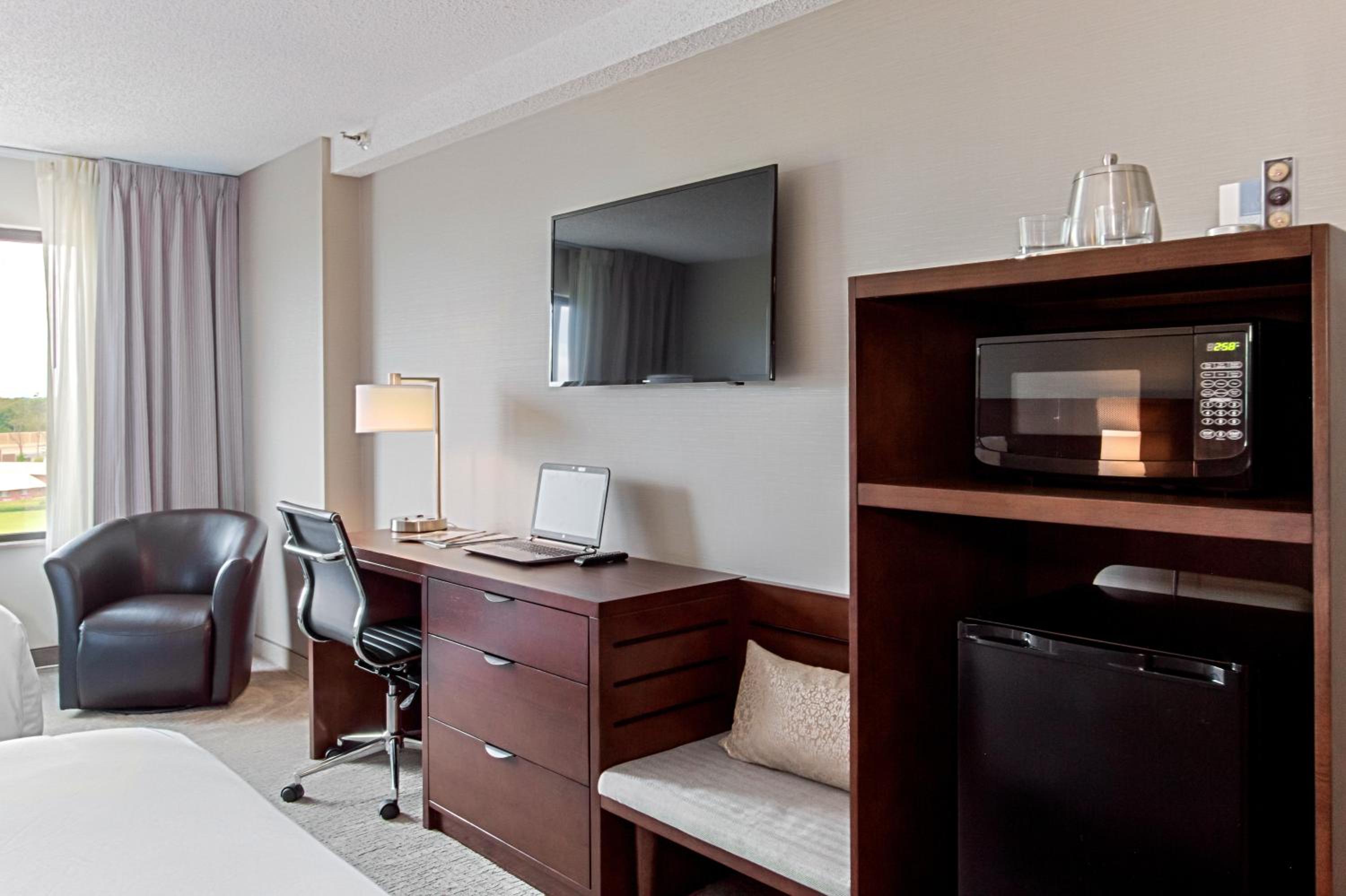 King Room - Non-Smoking - Photo 3