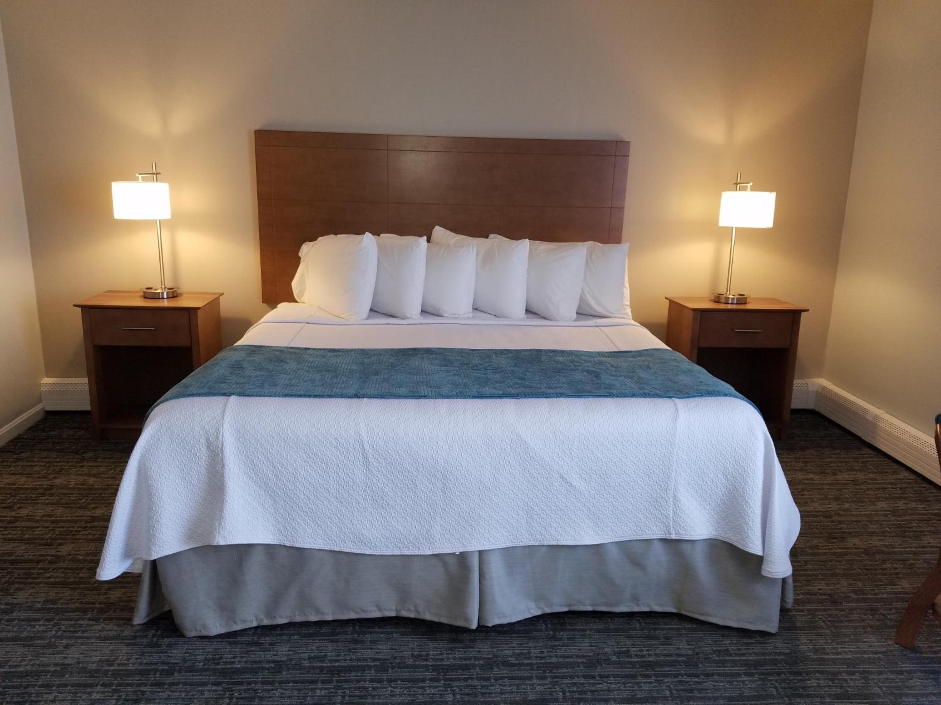 Deluxe King Room - Non Smoking photo 2