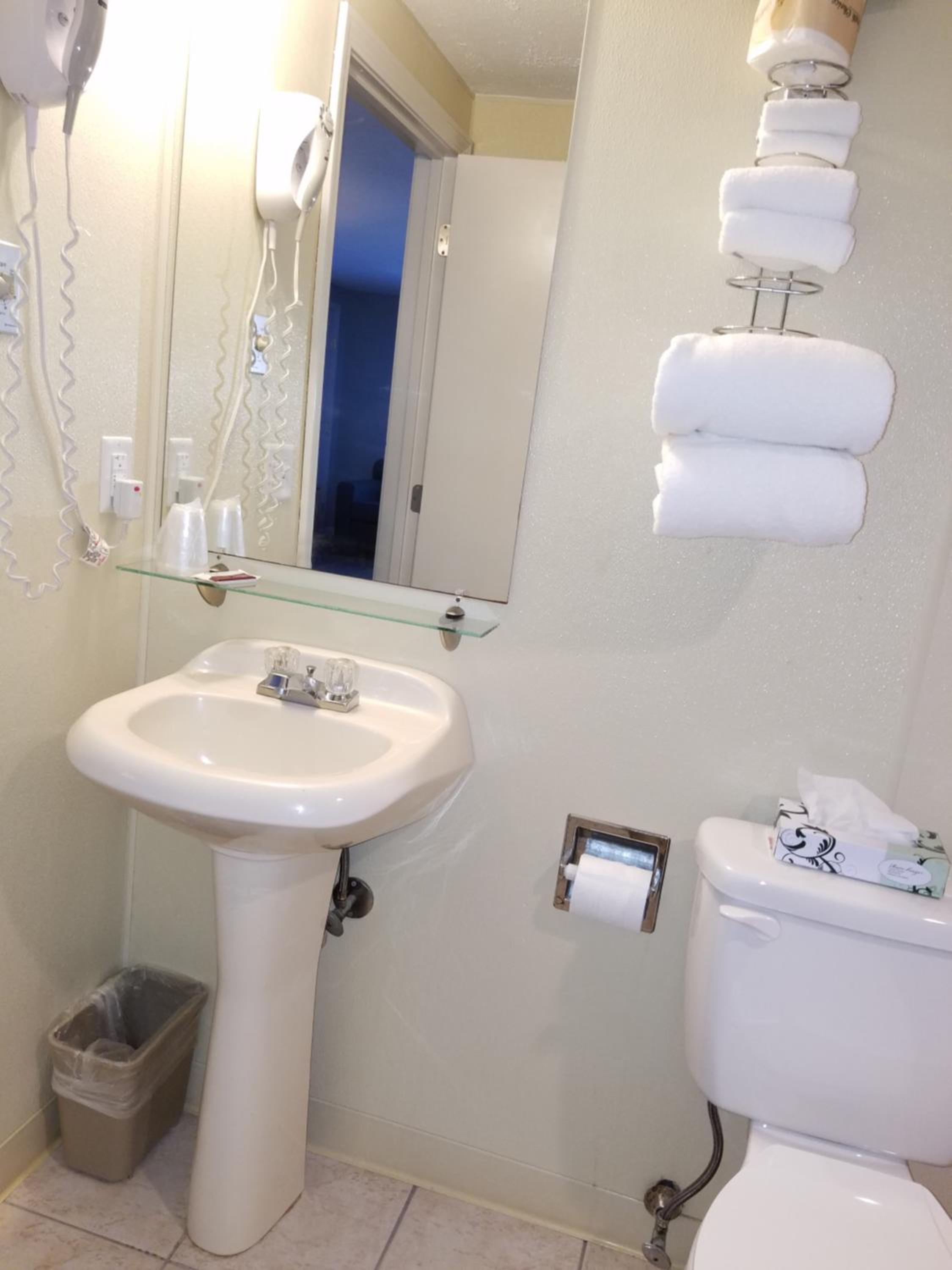 King Room with Spa Bath - Non-Smoking photo 2