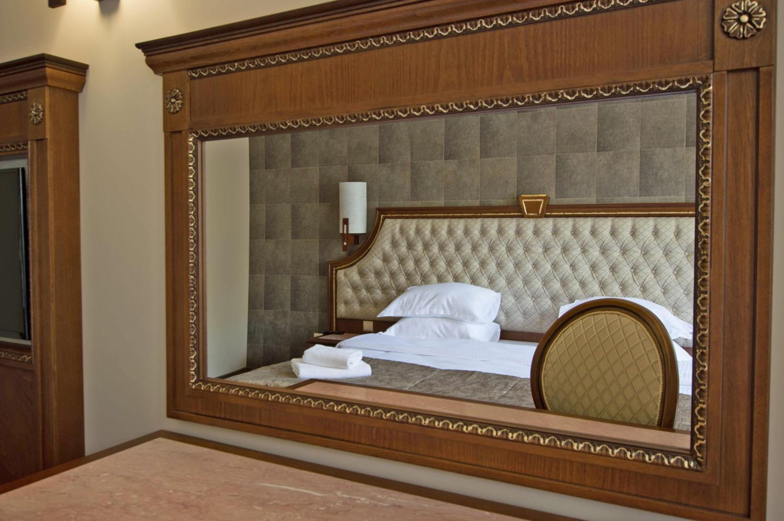 Two-Bedroom Suite with Balcony - Photo 4