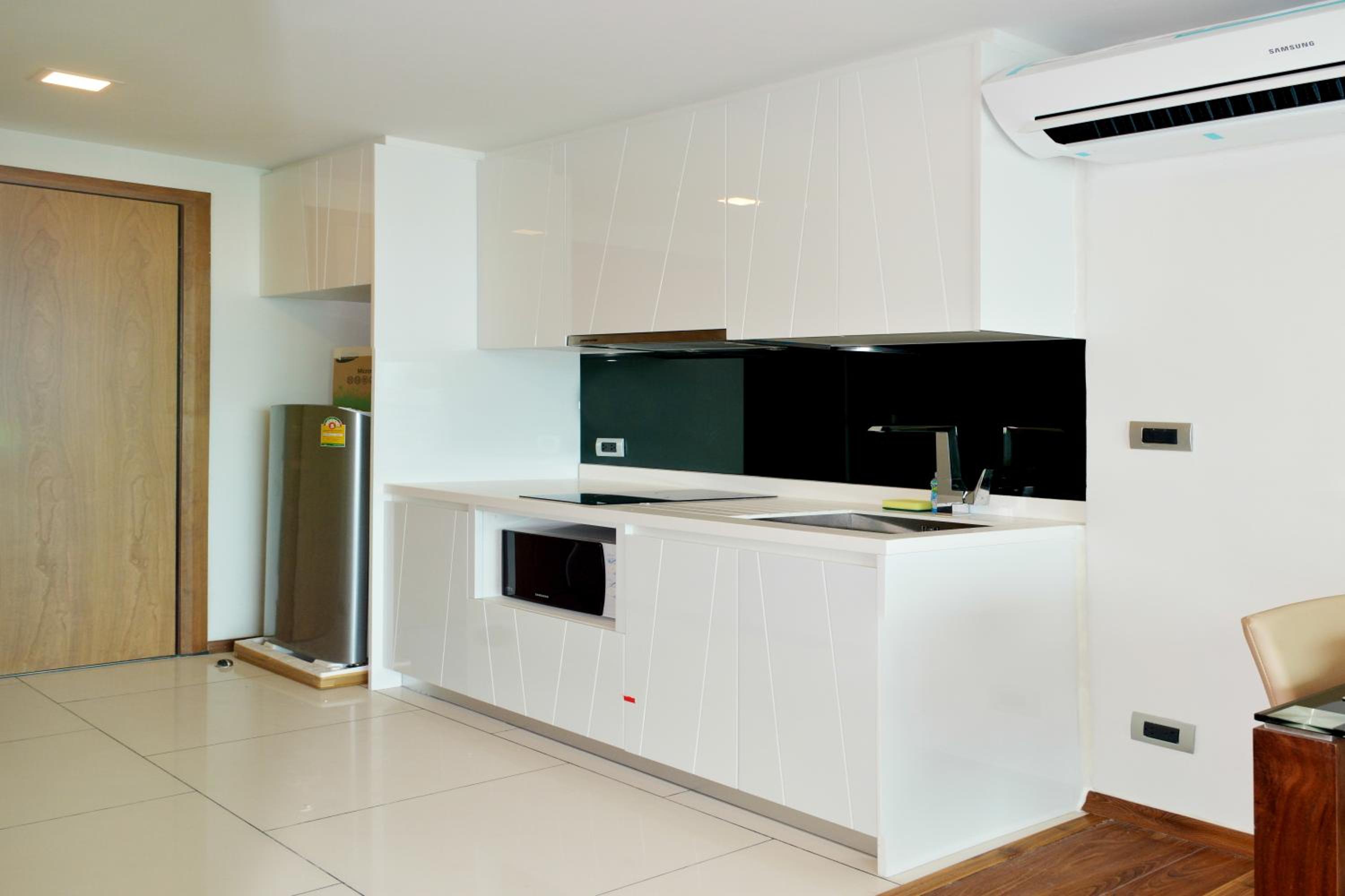 Studio Apartment photo 3