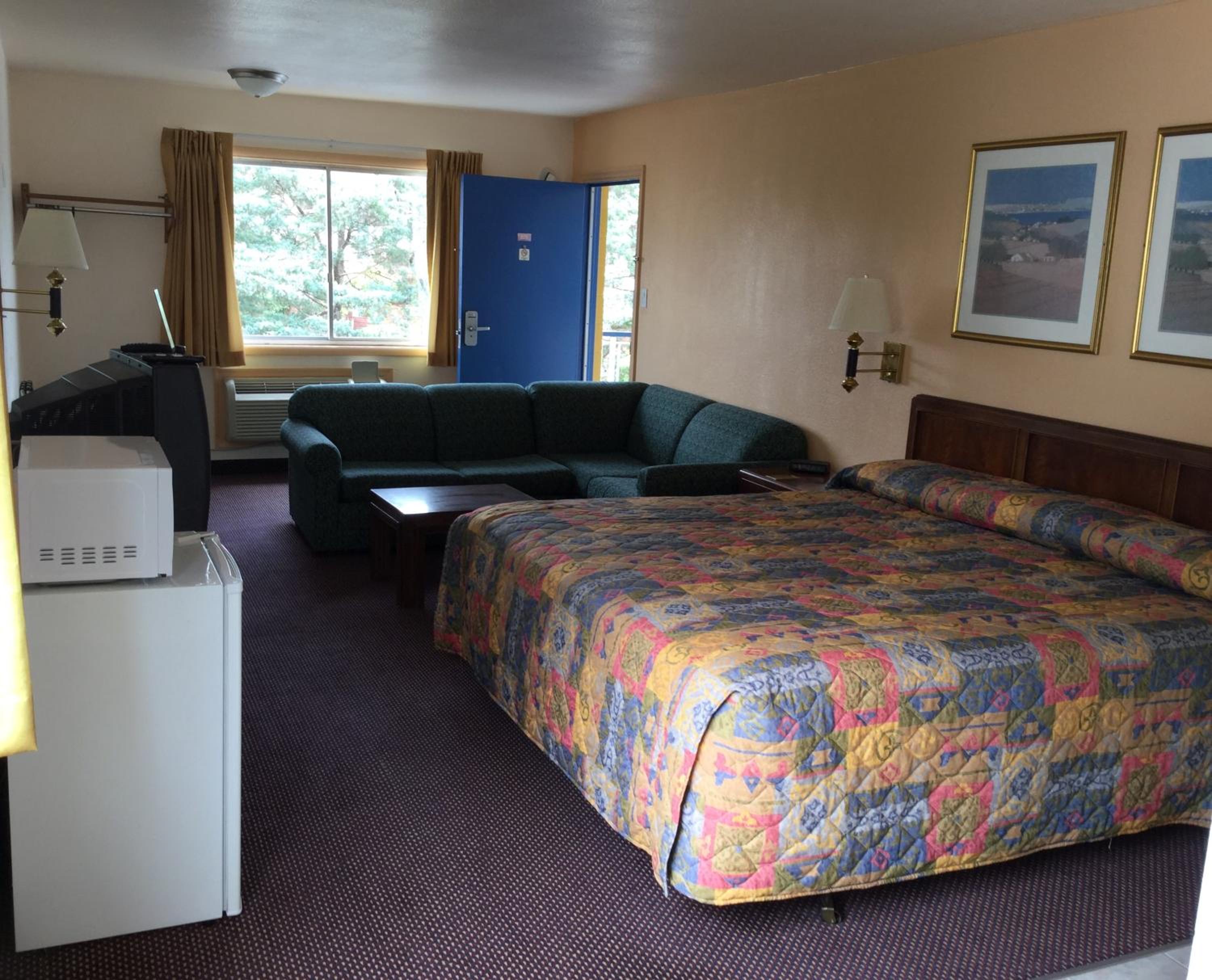 Deluxe King Suite - Photo 1