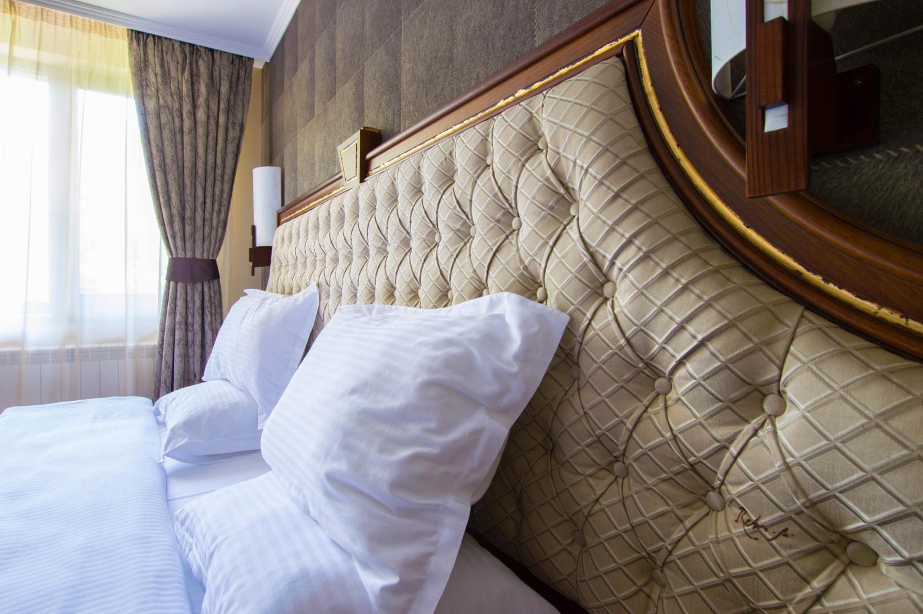 Two-Bedroom Suite with Balcony - Photo 5