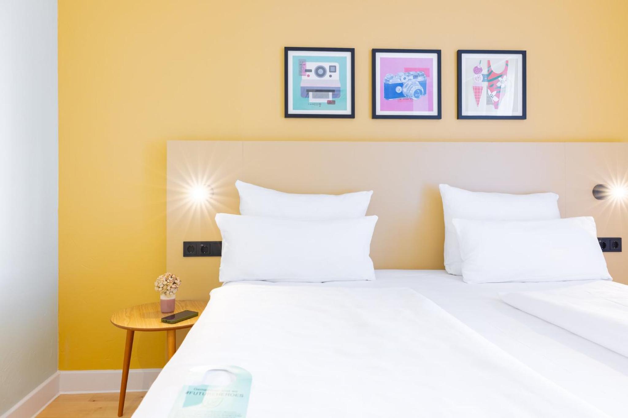 Premium Twin Room with Sofa Bed and Balcony  photo 3