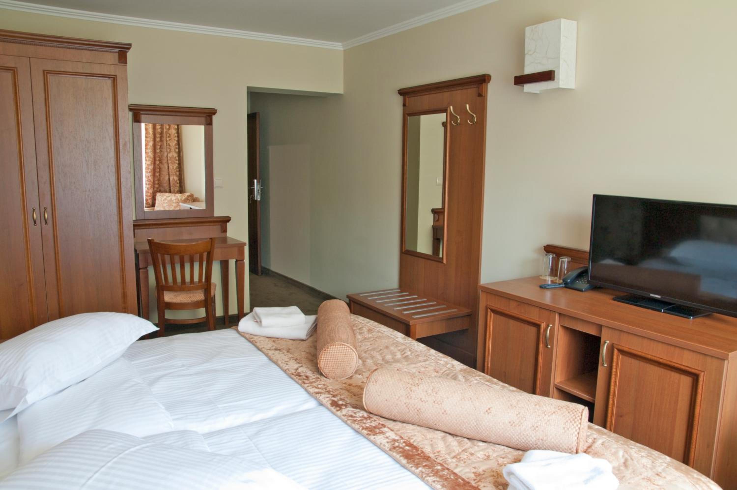 Double or Twin Room - Photo 4