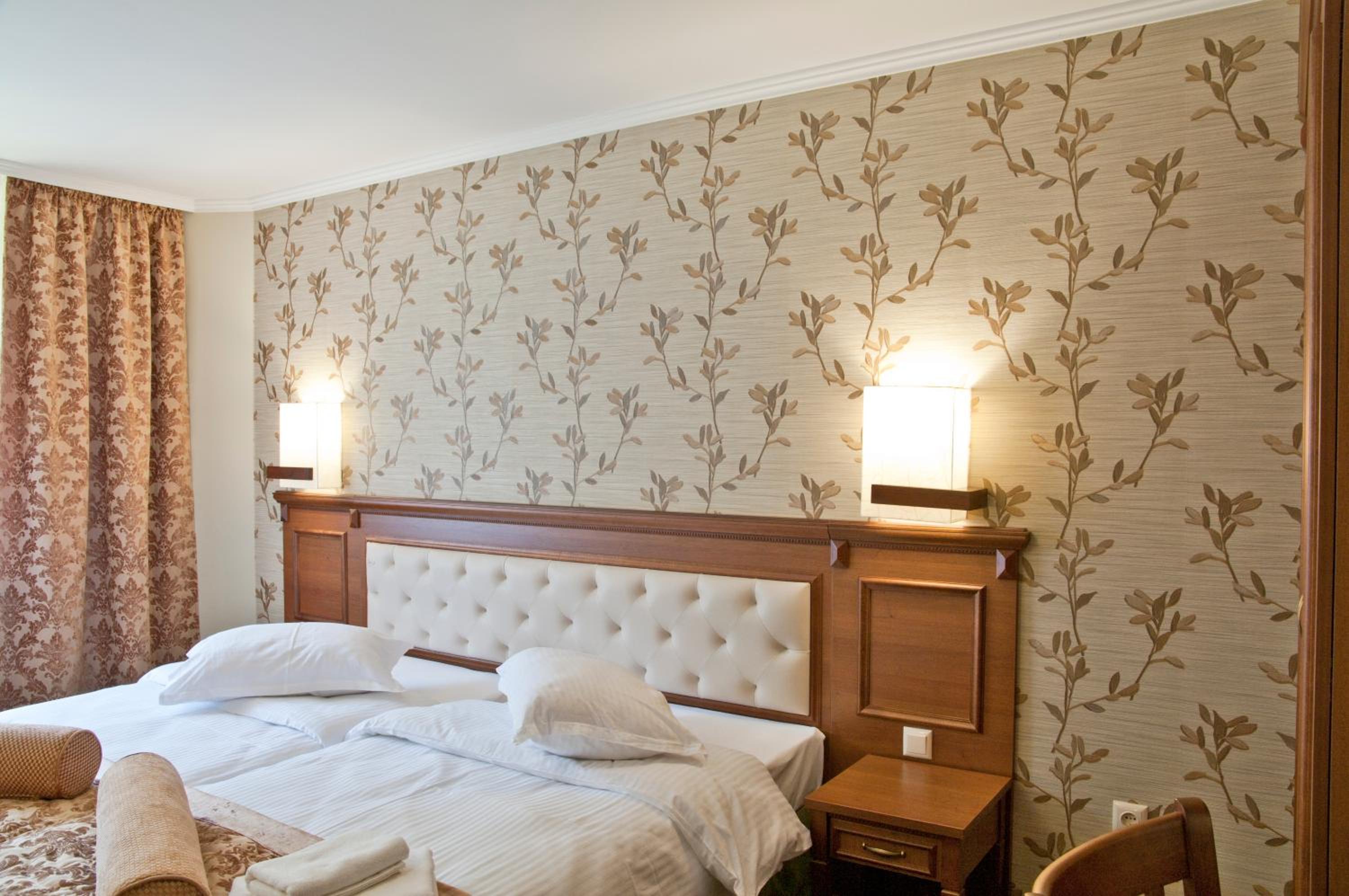 Double or Twin Room with Balcony - Photo 4