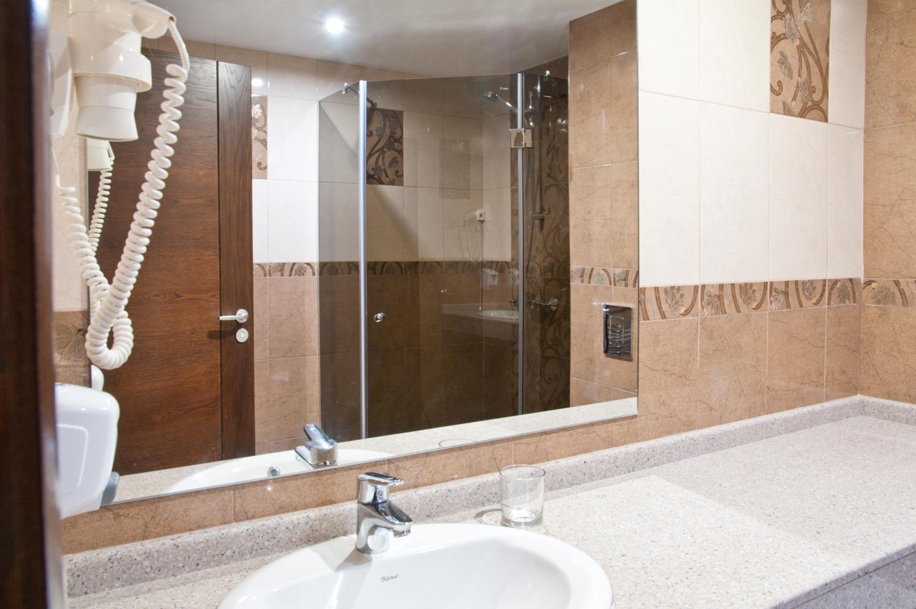 Double or Twin Room - Photo 8