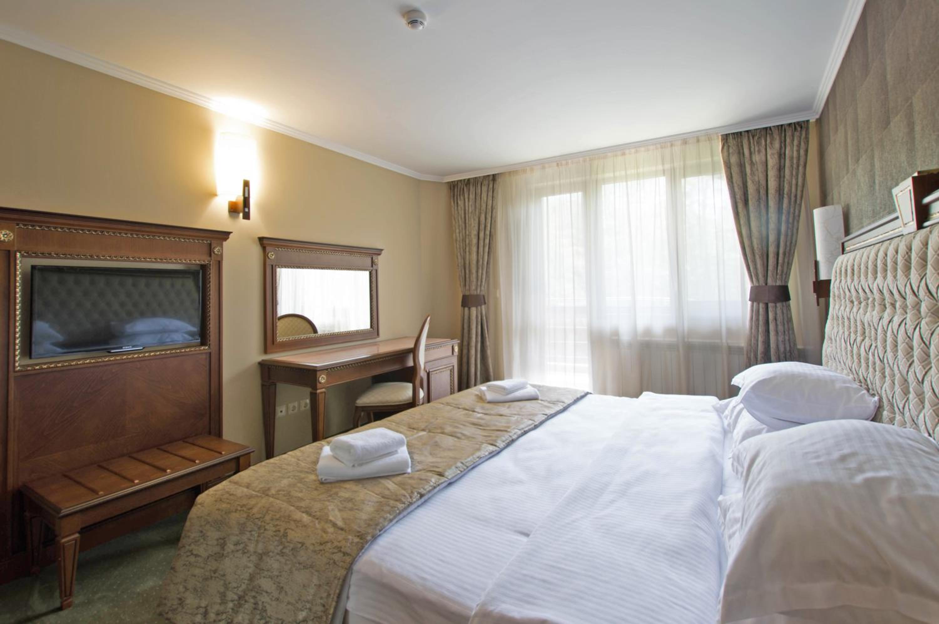 Two-Bedroom Suite with Balcony - Photo 3