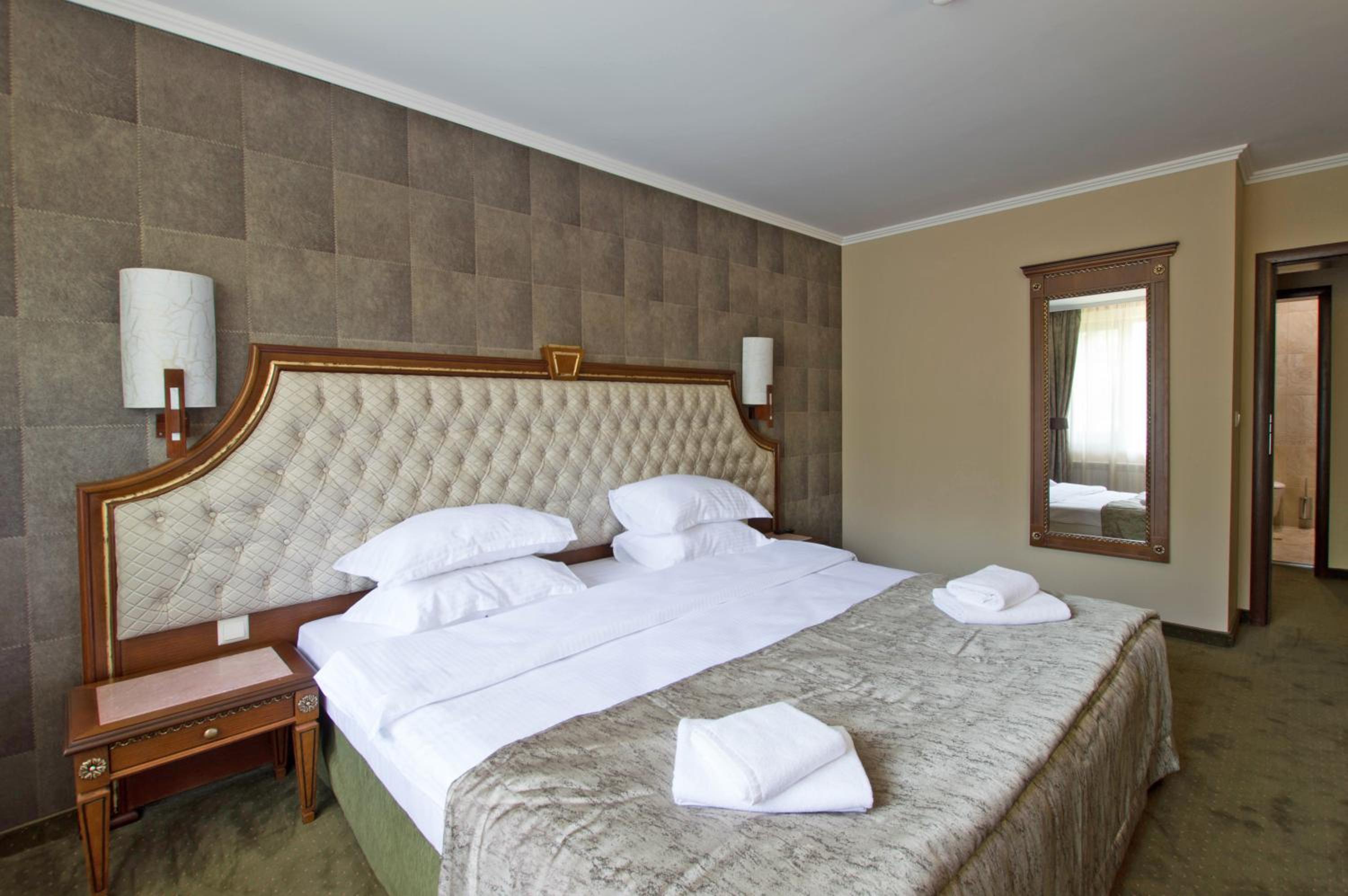 Two-Bedroom Suite with Balcony - Photo 6