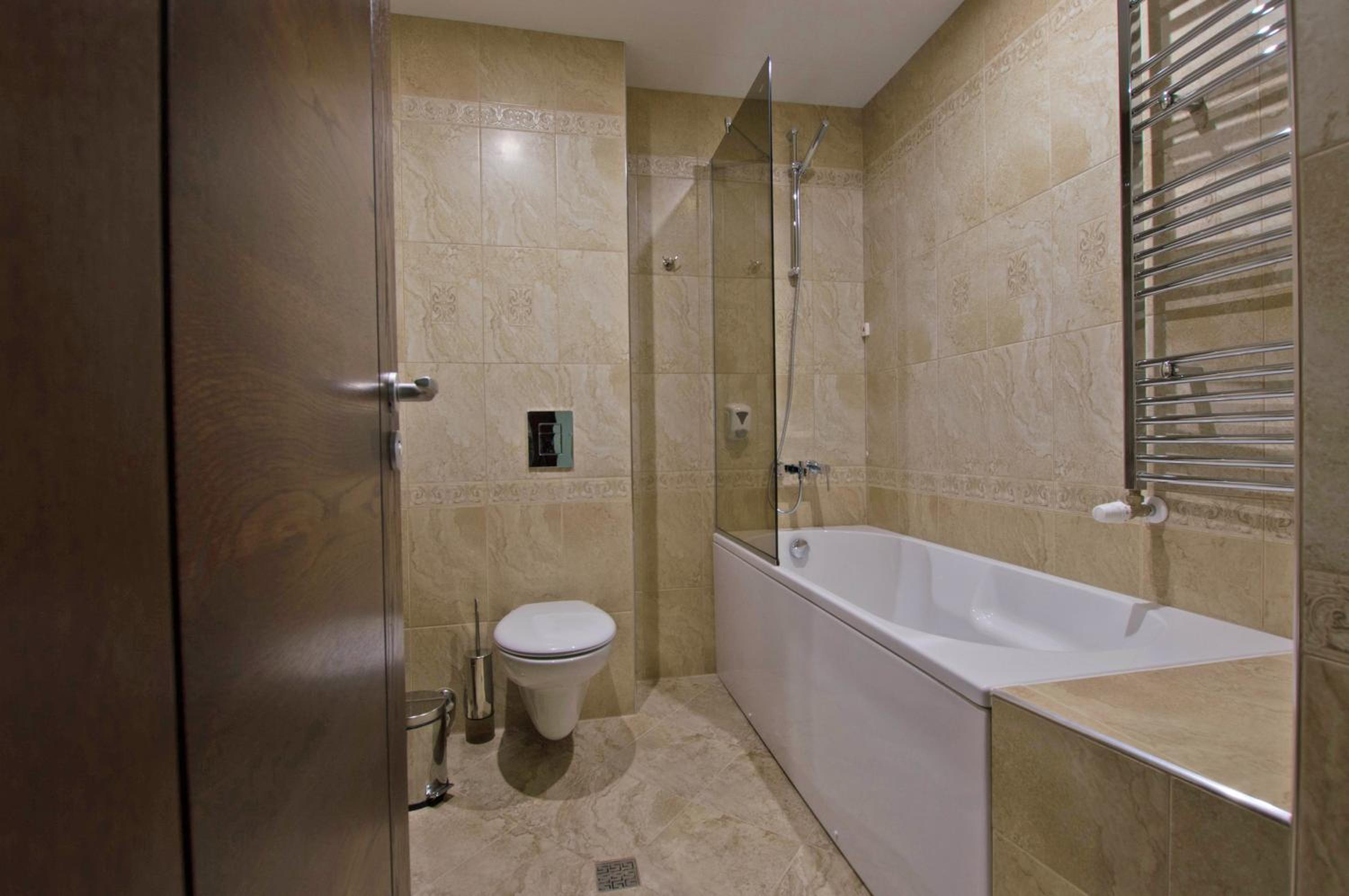 Deluxe Two-Bedroom Apartment with Balcony - Photo 4