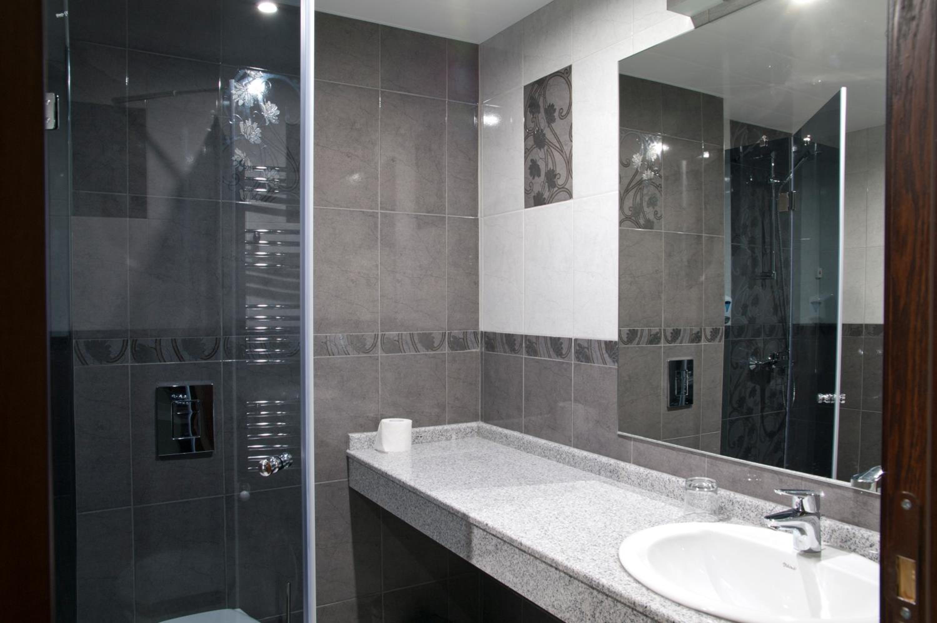 Double or Twin Room - Photo 9