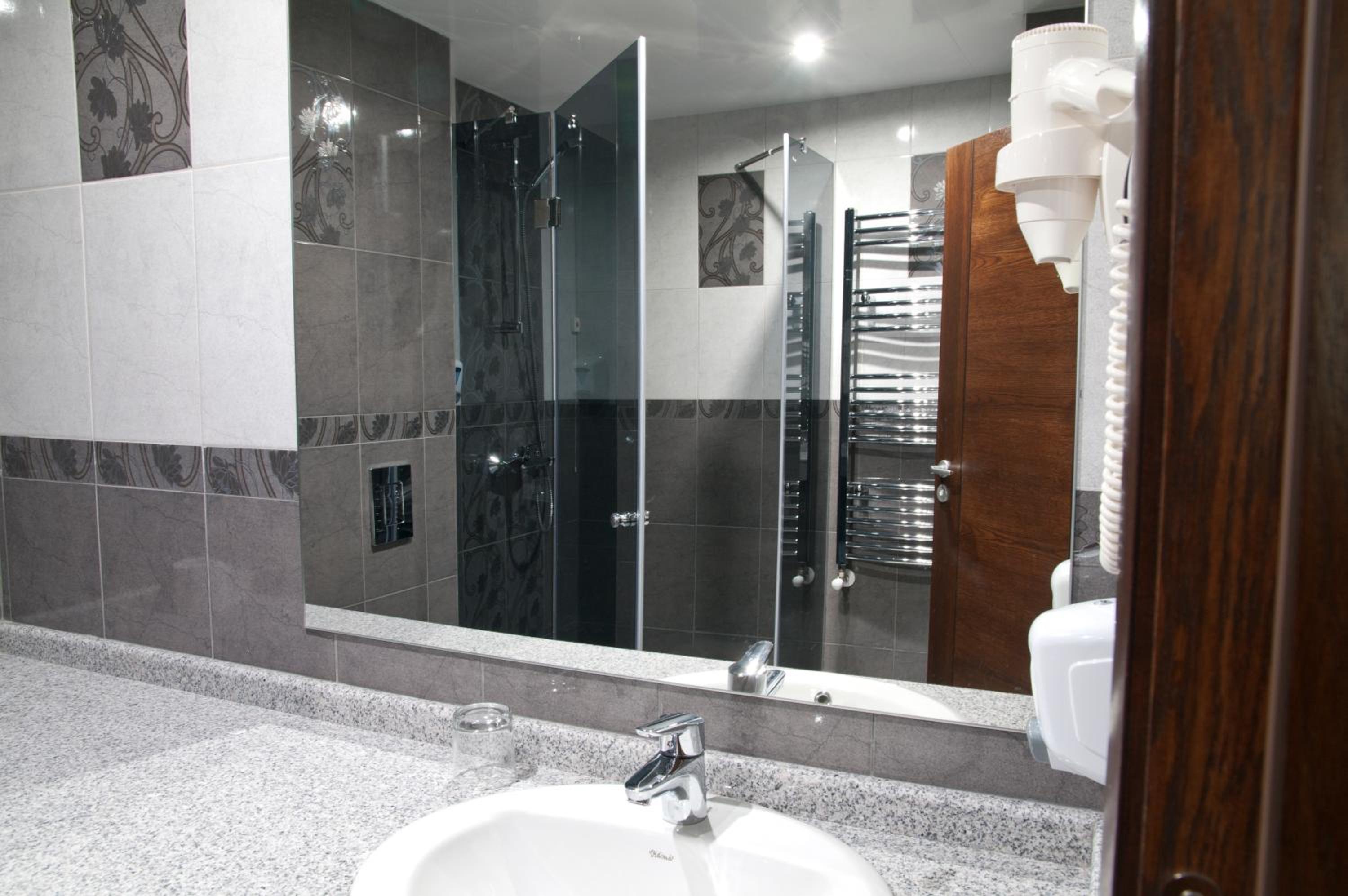 Double or Twin Room - Photo 10