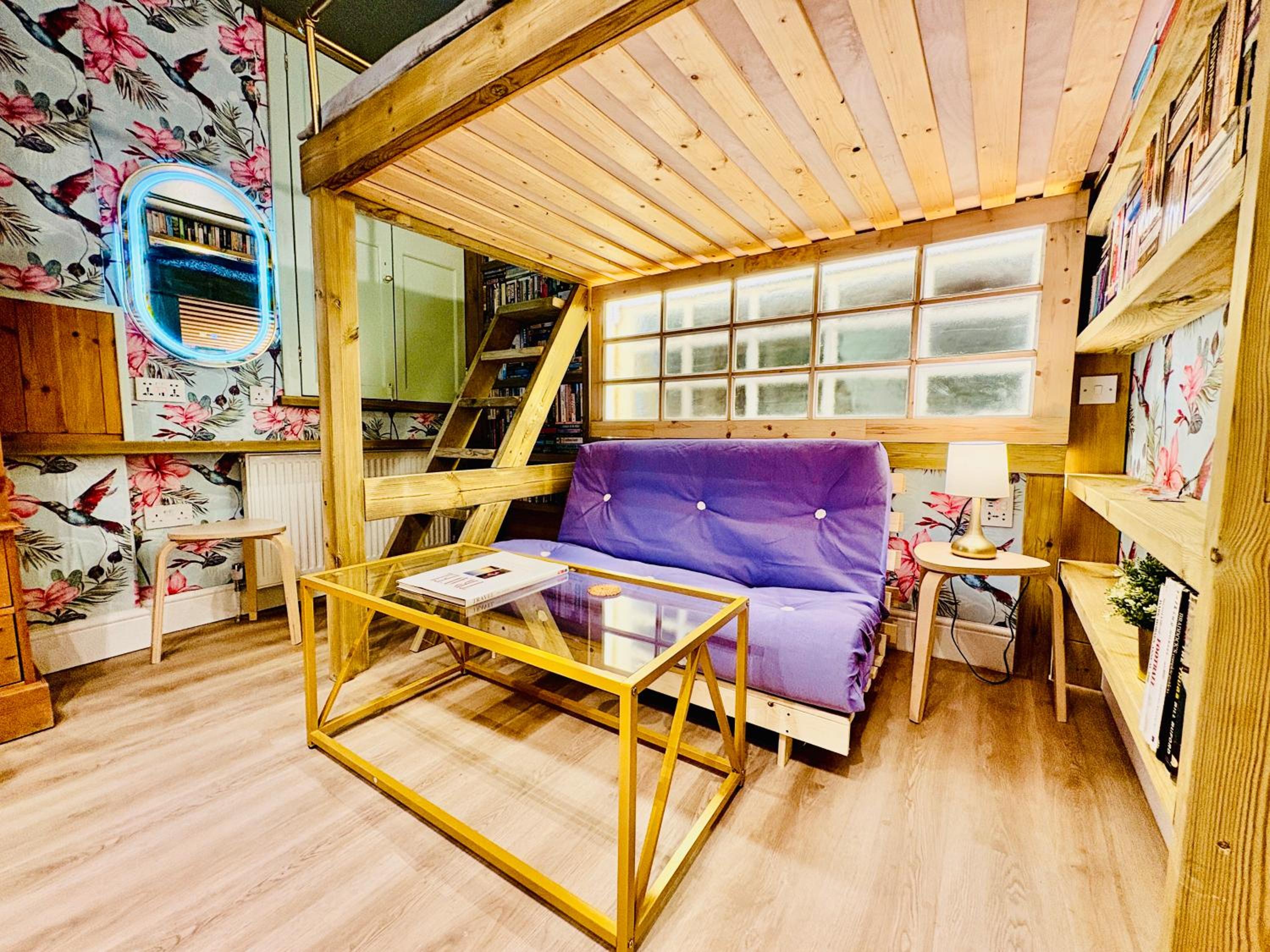 Quadruple Room with Private Bathroom photo 3