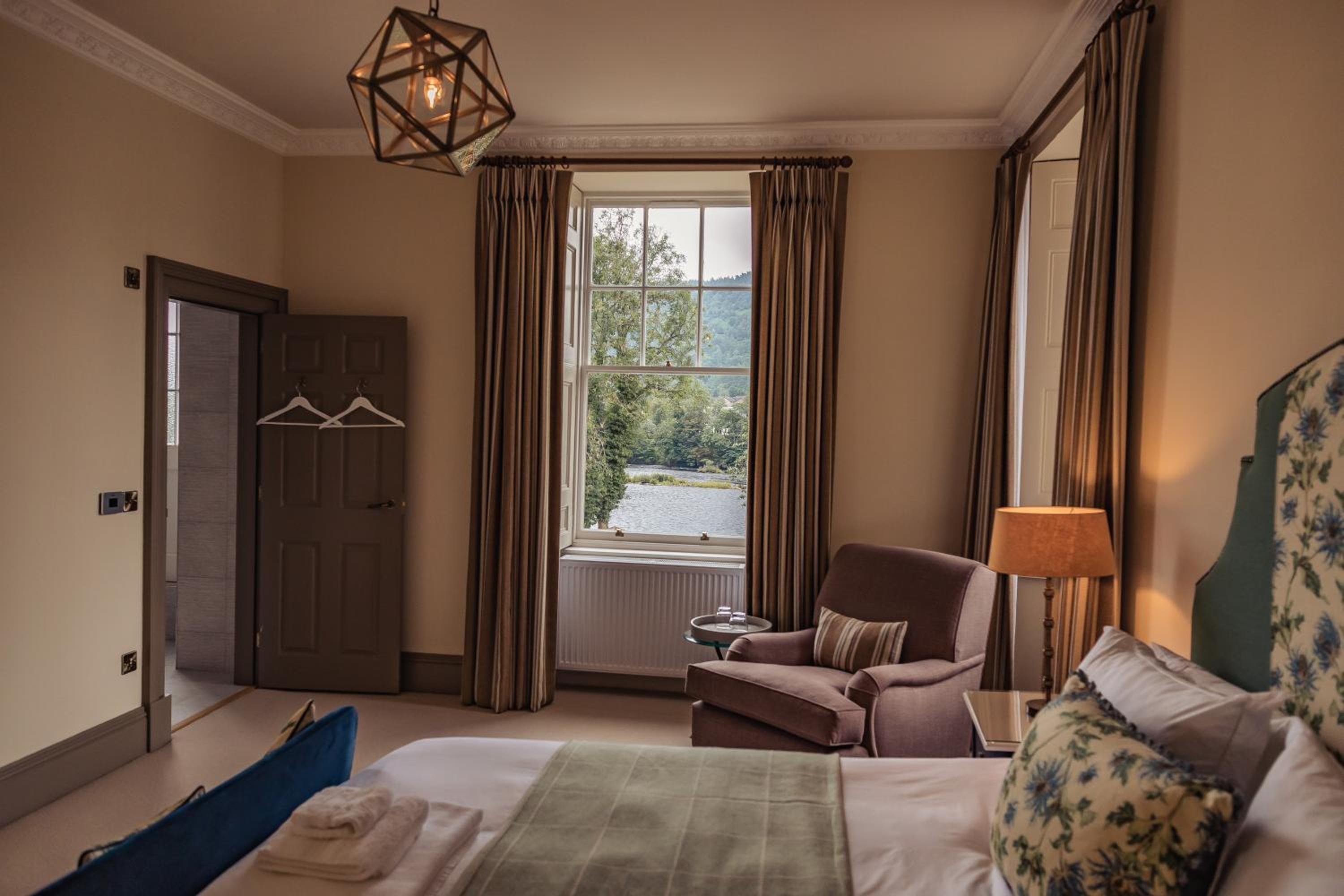 Double or Twin Room with Lake View photo 2