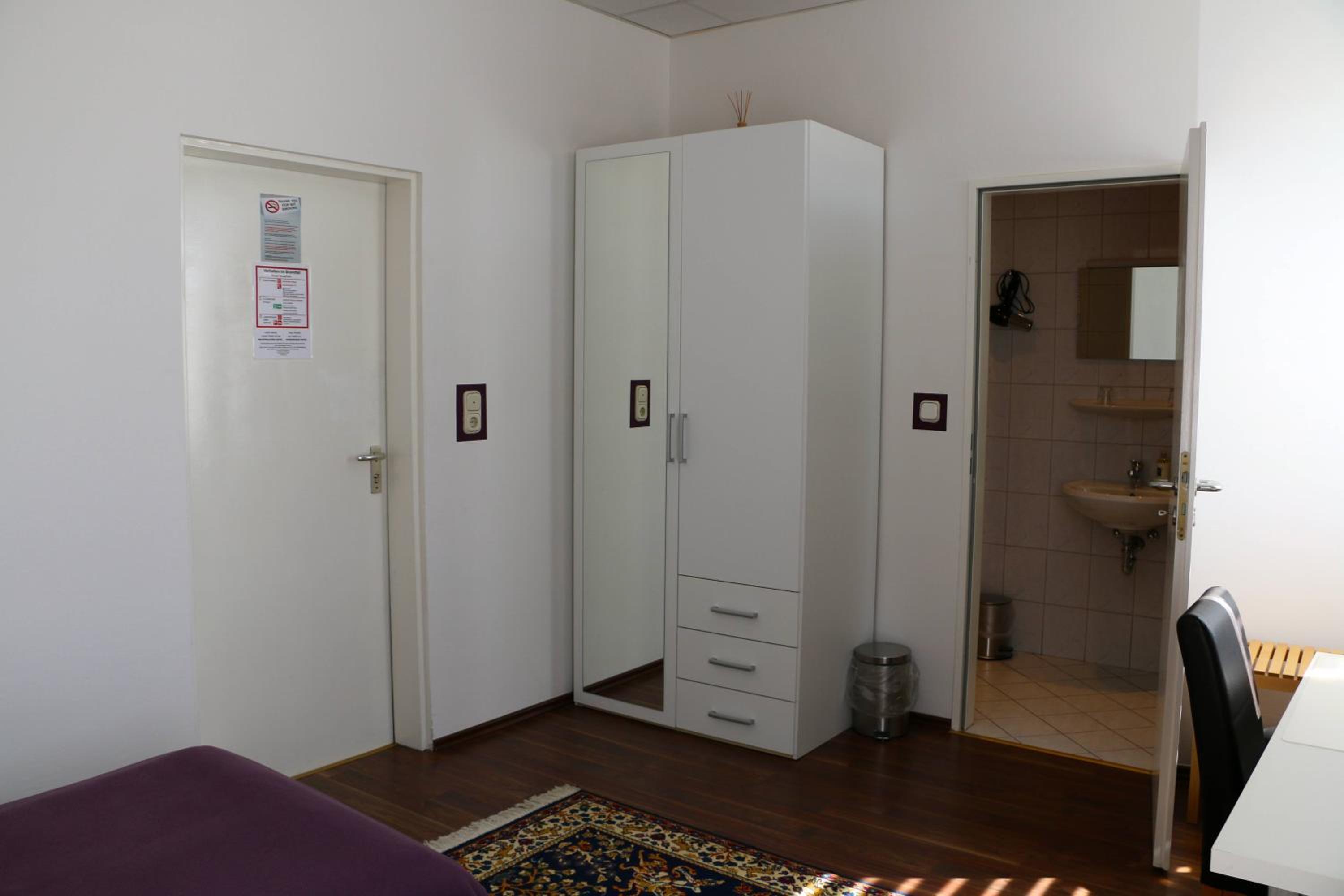 Double Room - Photo 10
