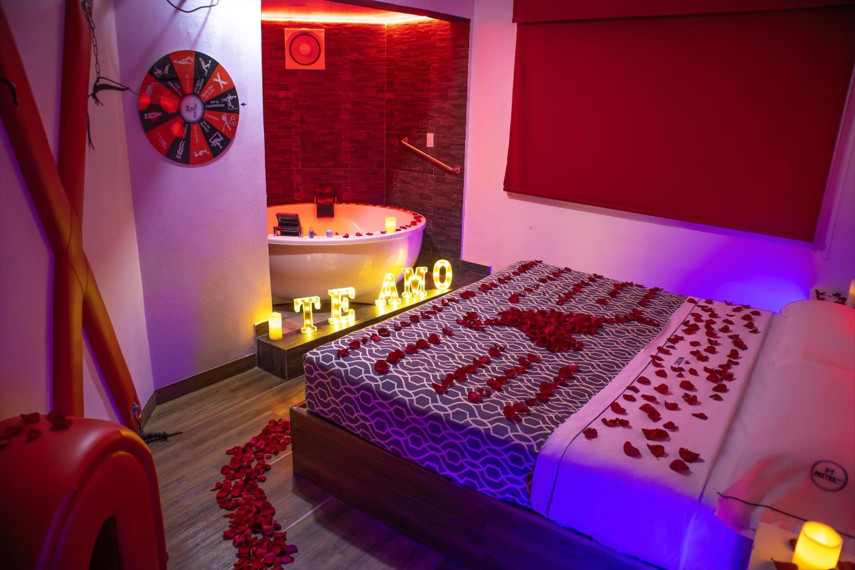 Deluxe Suite with Spa Bath photo 2