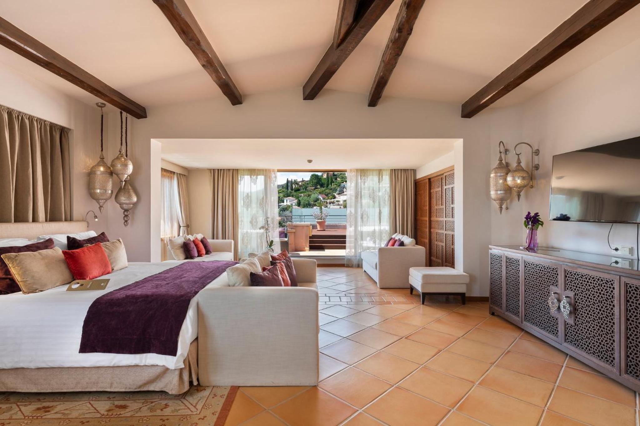 Hillside Rooftop Suite with Sea View - Photo 2