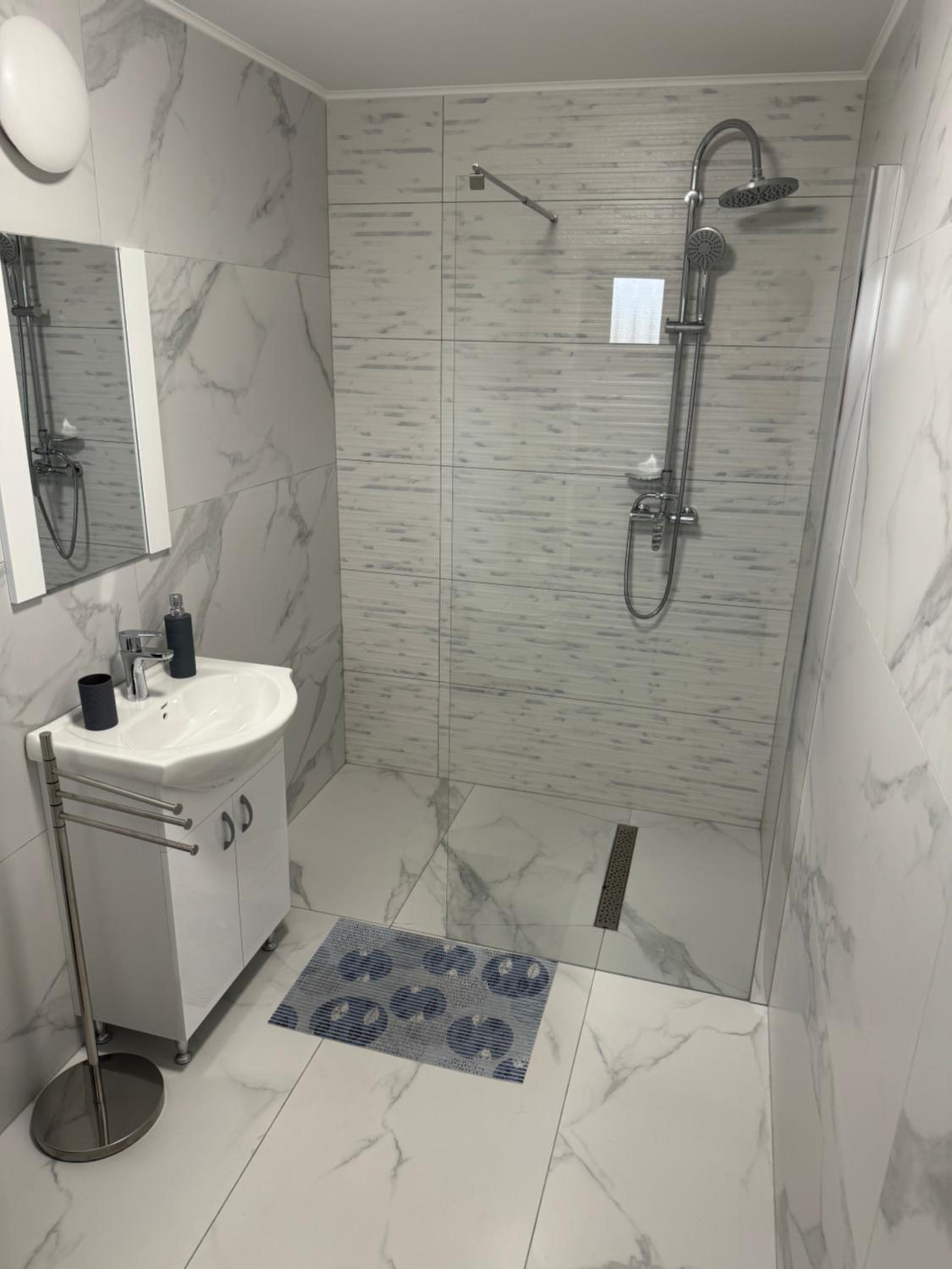 Deluxe Room (2 Adults + 1 Child) photo 3