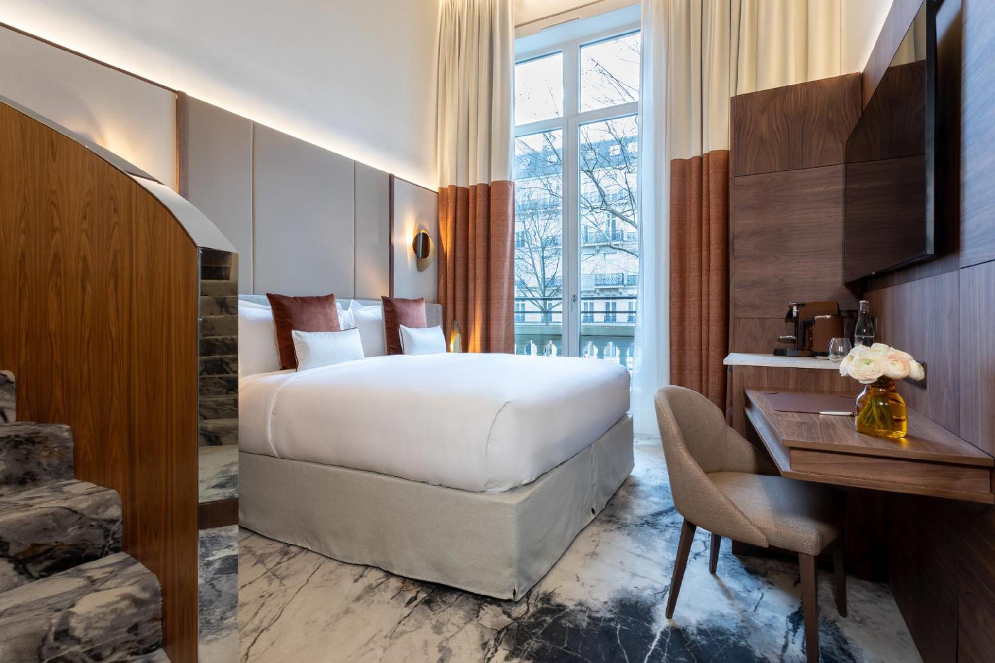 Premium Queen Room with Balcony and City View
