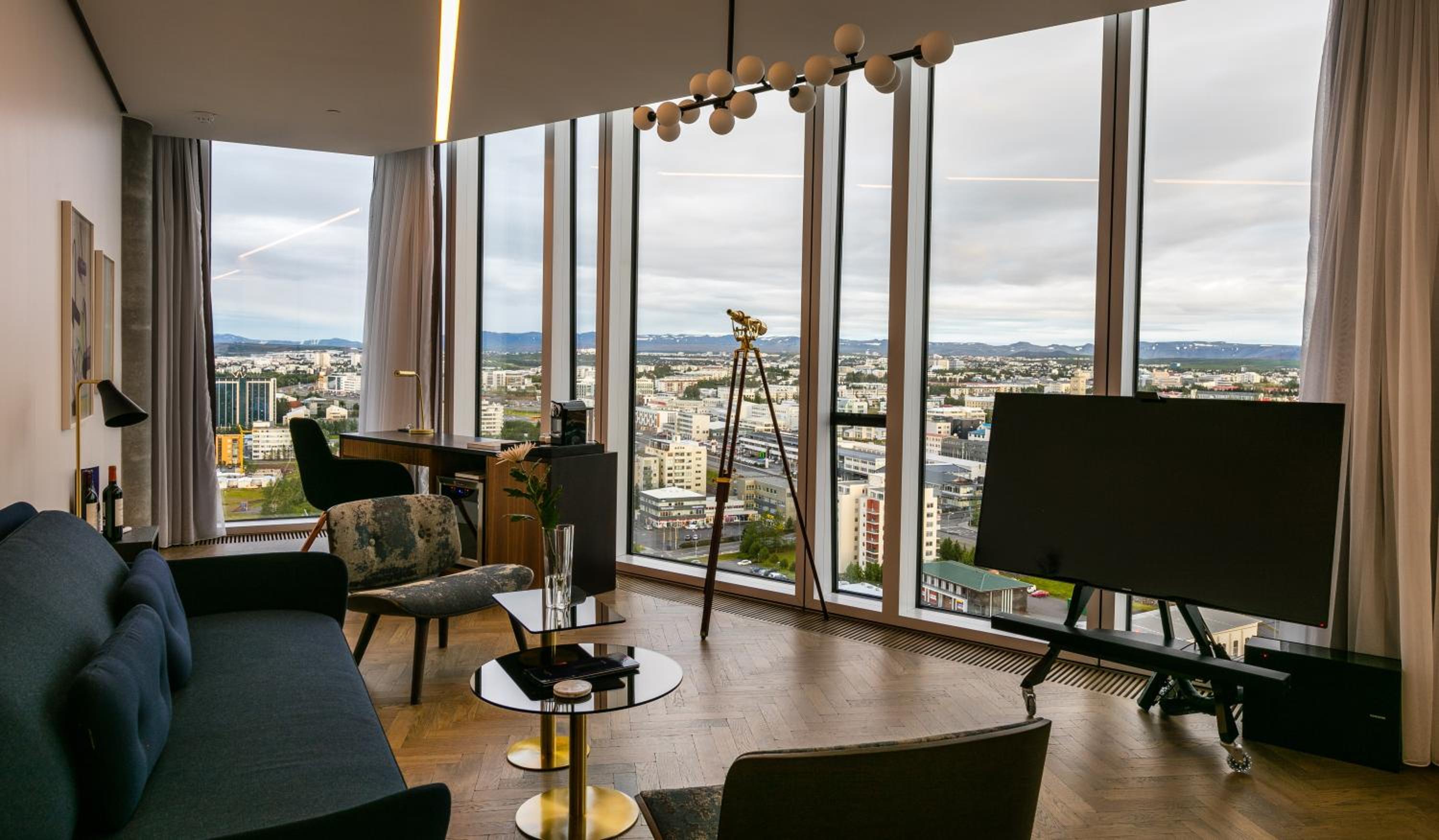 Panoramic Suite with City View photo 3