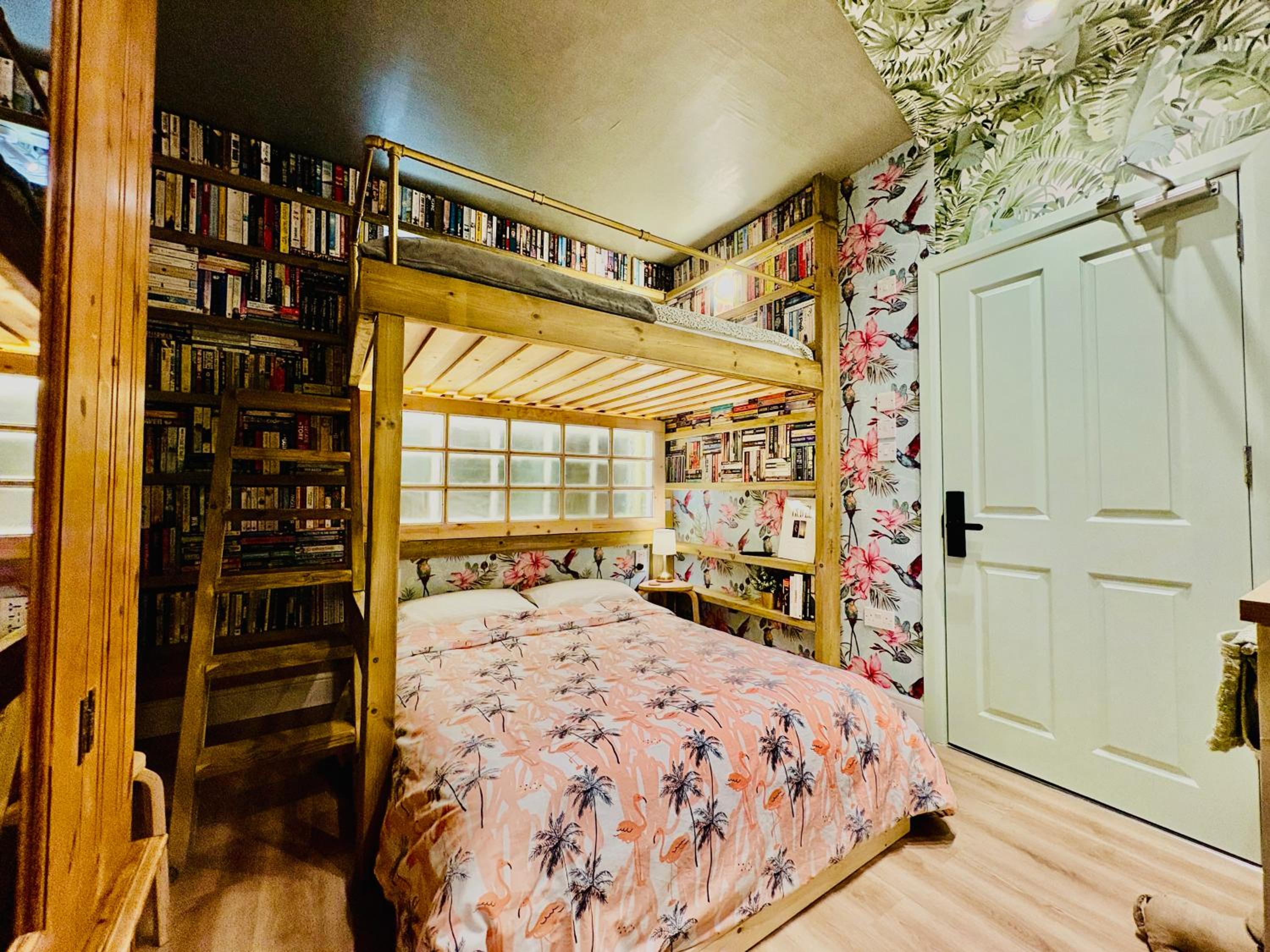 Quadruple Room with Private Bathroom photo 2