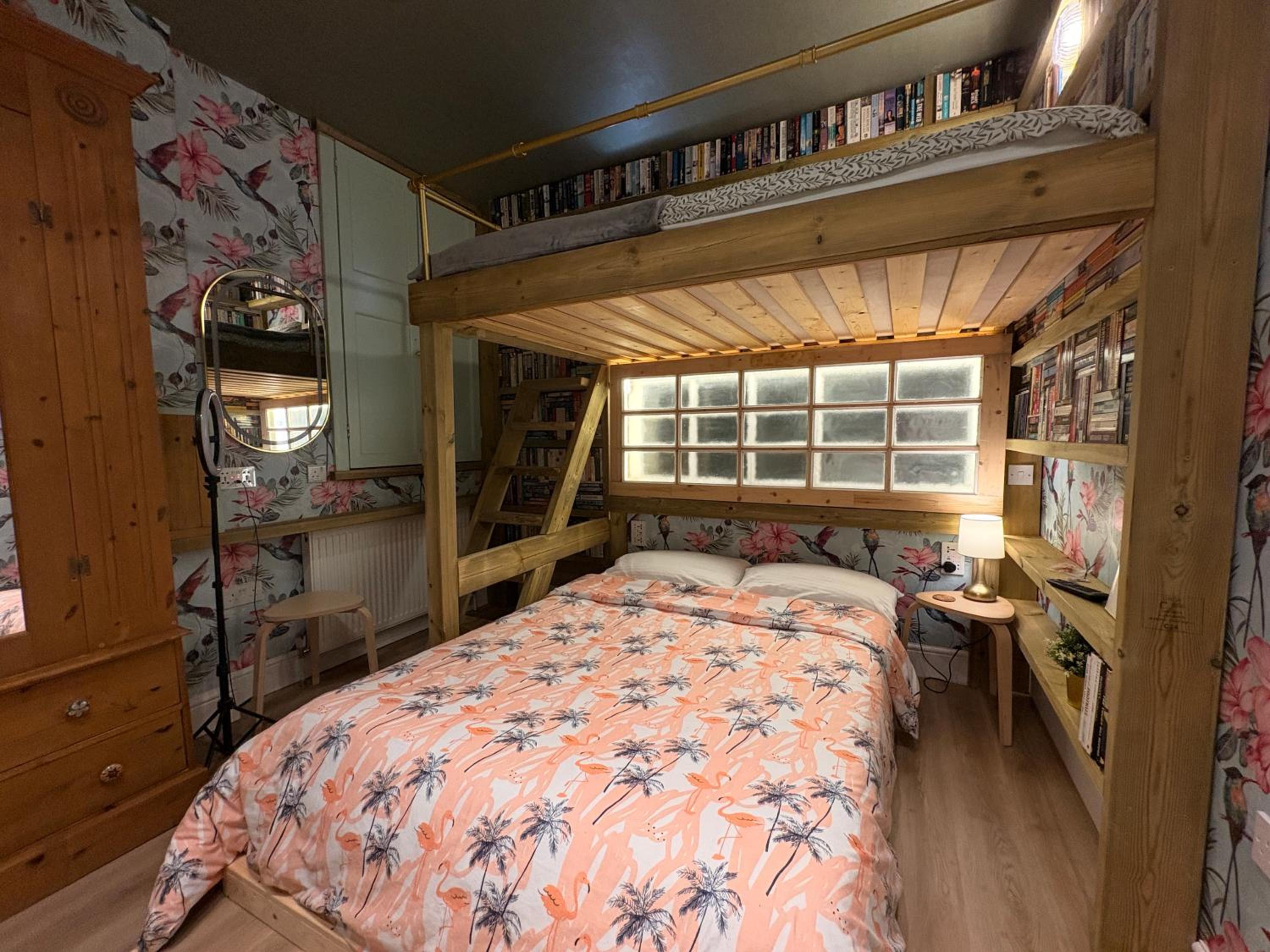 Quadruple Room with Private Bathroom photo 1