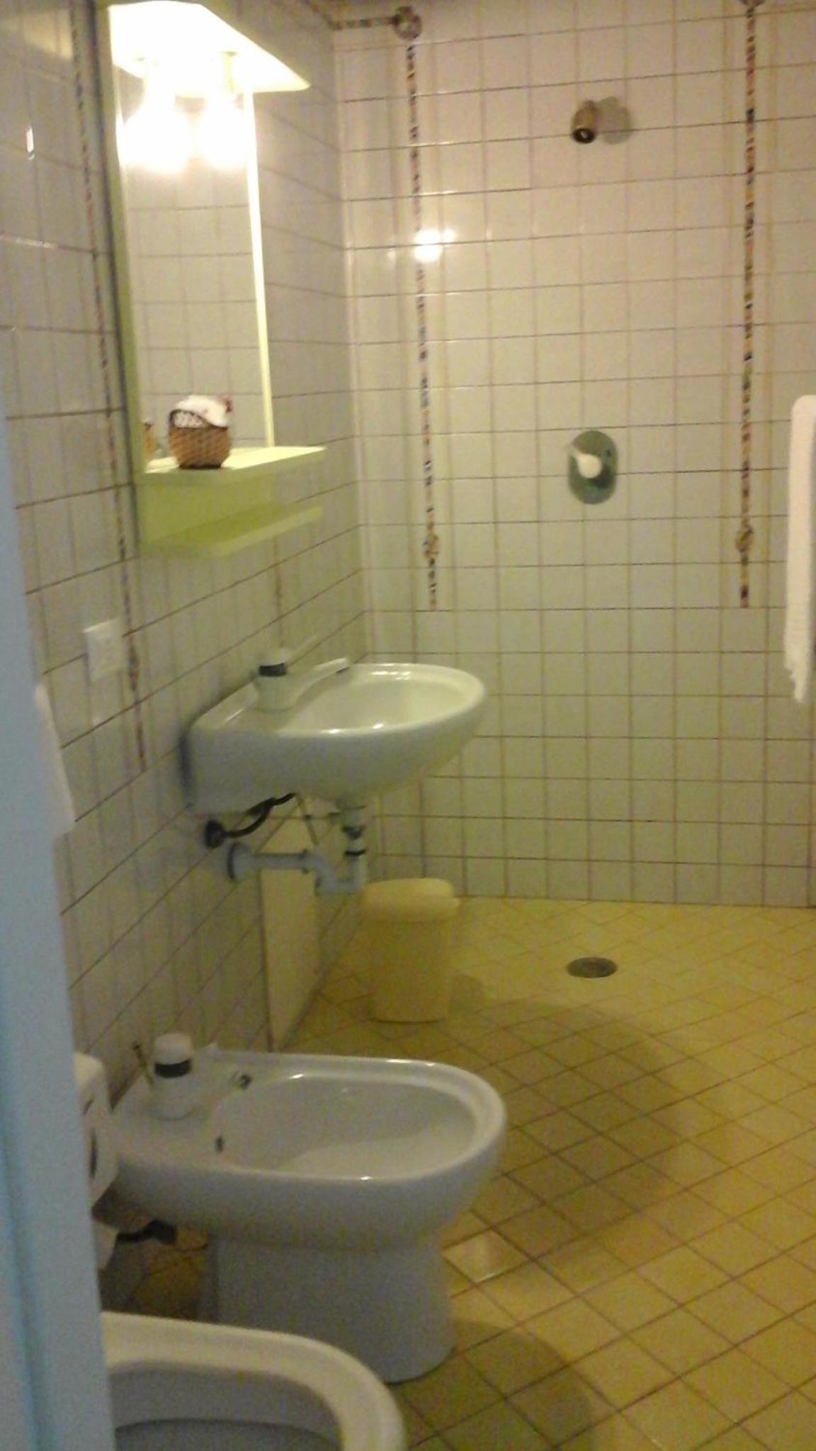 Standard Double Room - Photo 2