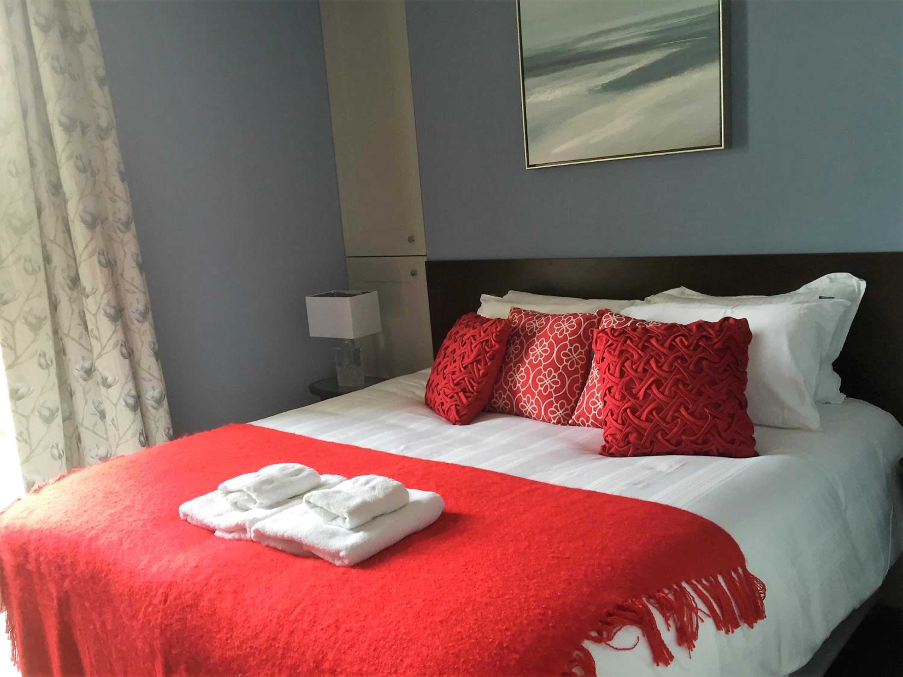 Deluxe One-Bedroom Apartment with Balcony  - Photo 2
