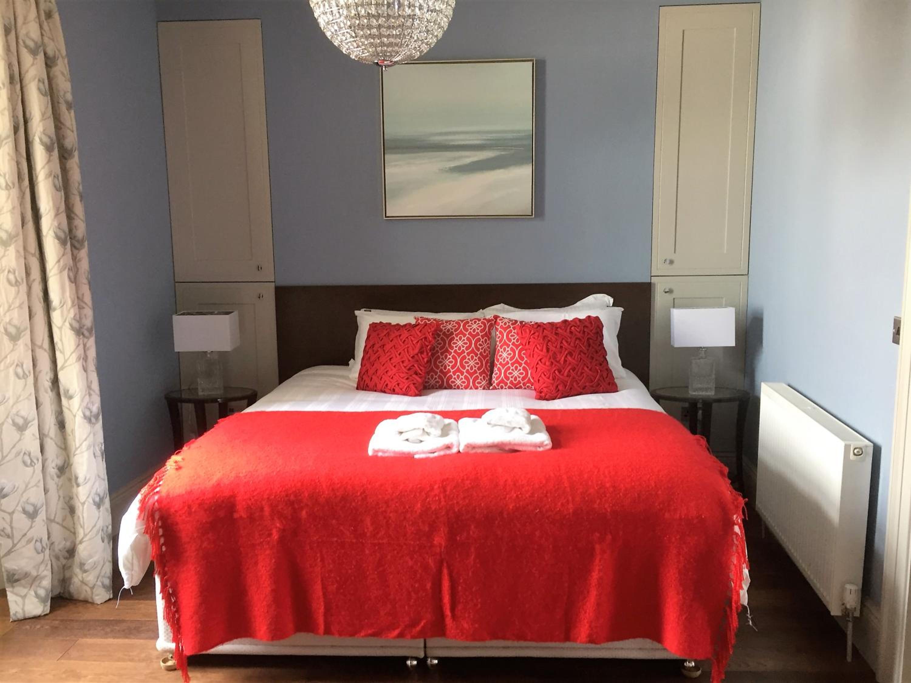 Deluxe One-Bedroom Apartment with Balcony  - Photo 3