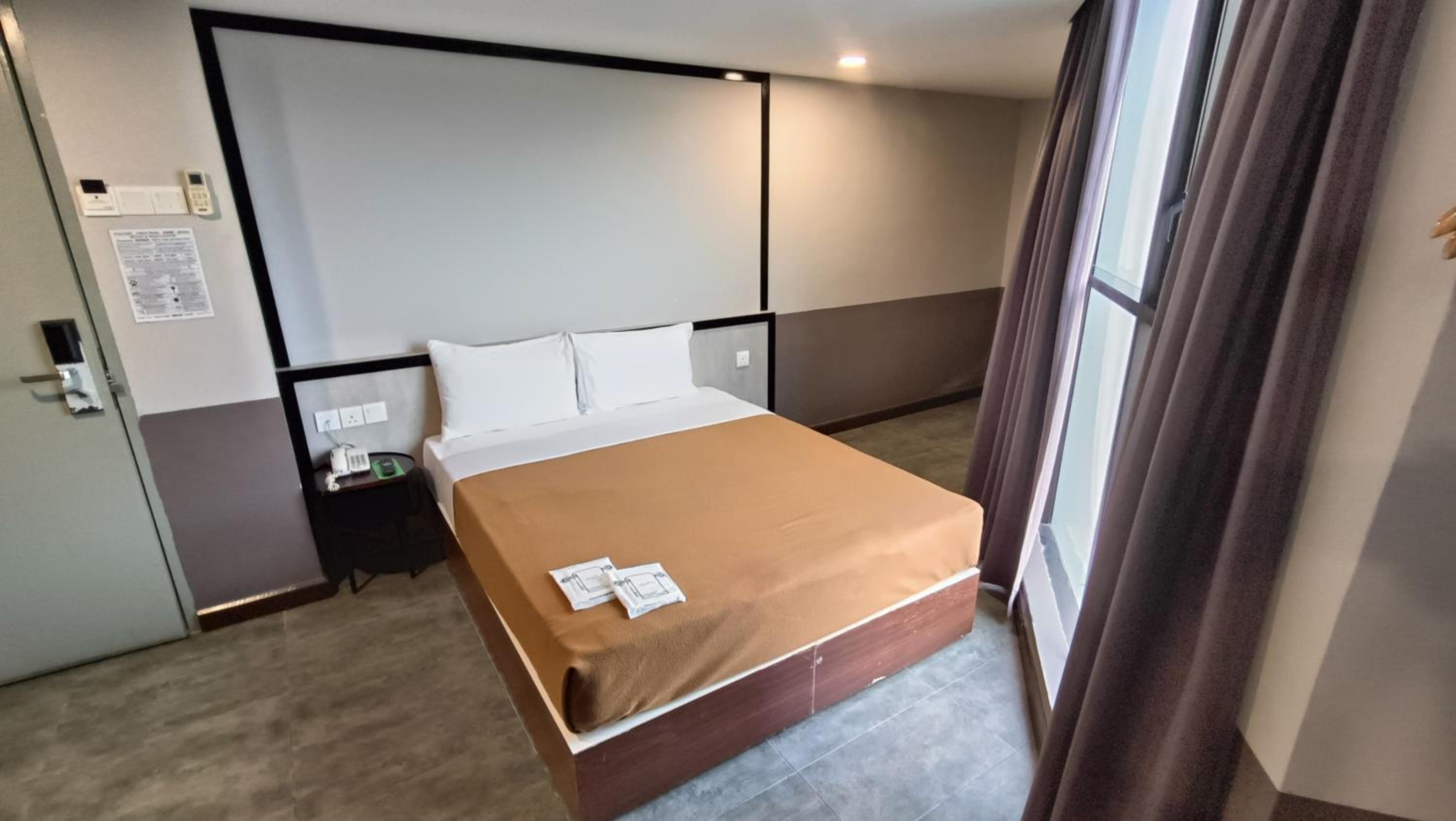 Deluxe Queen Room