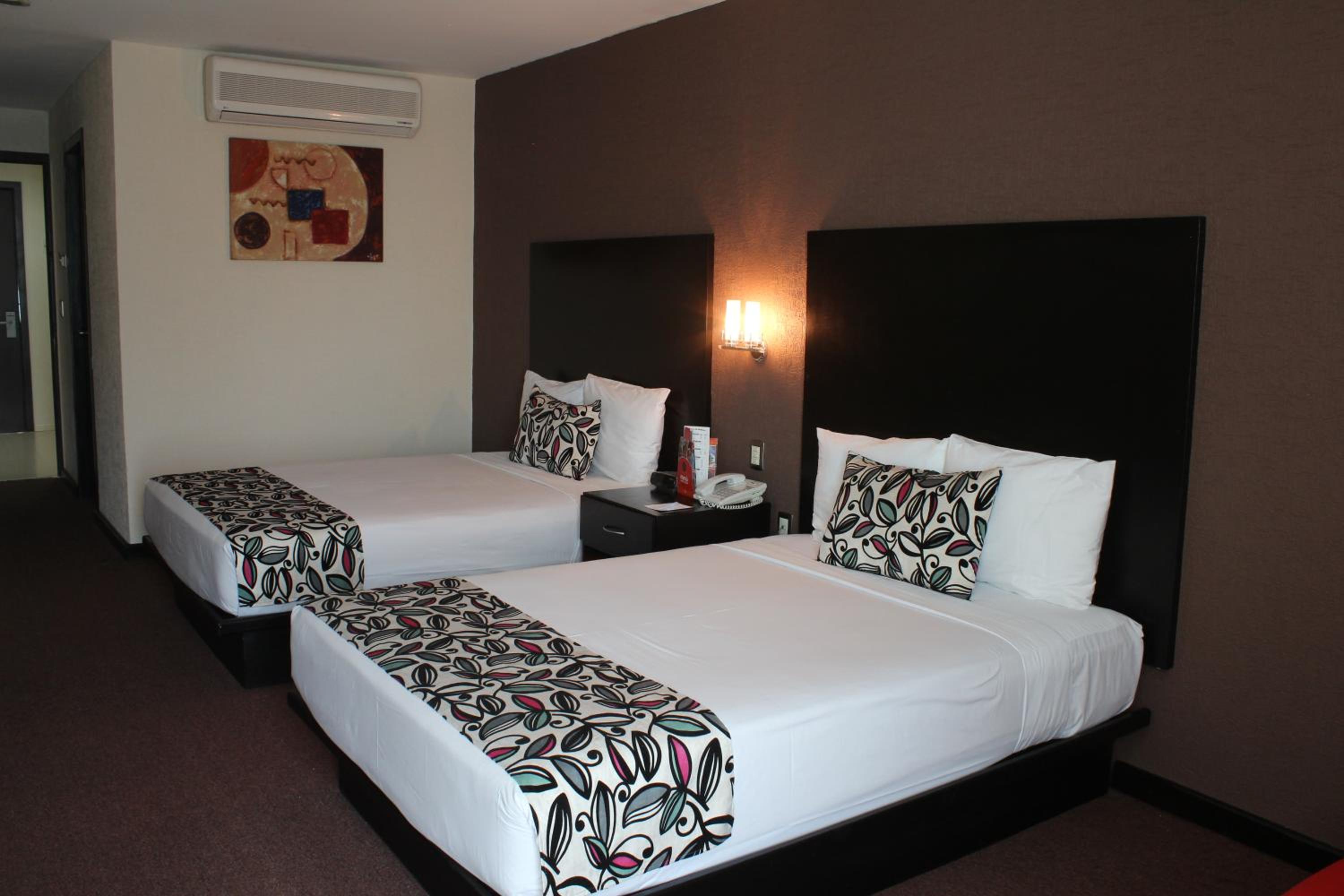 Double Room with Two Double Beds - Non-Smoking - Photo 11