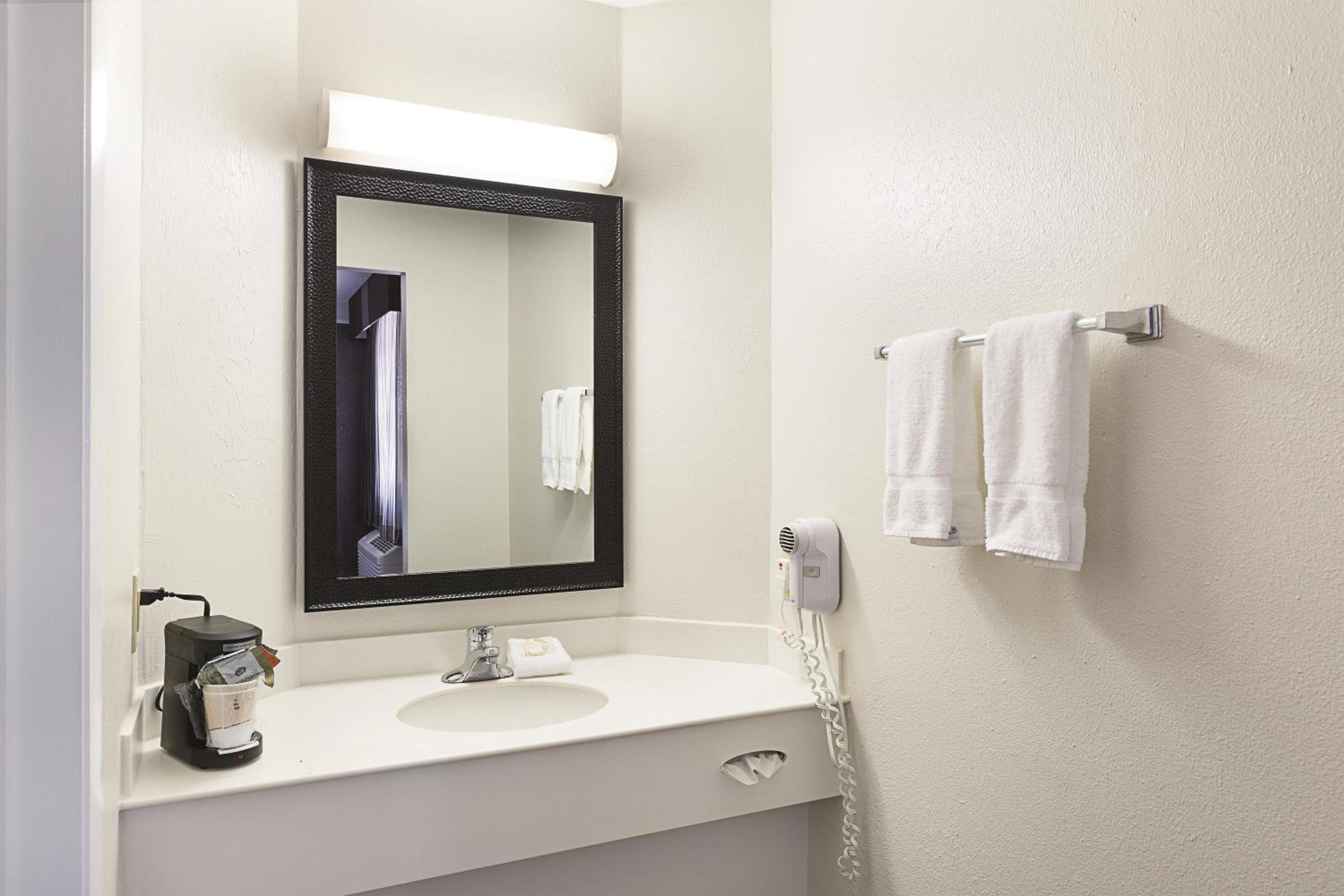 King  Room - Accessible/Non-Smoking - Photo 4